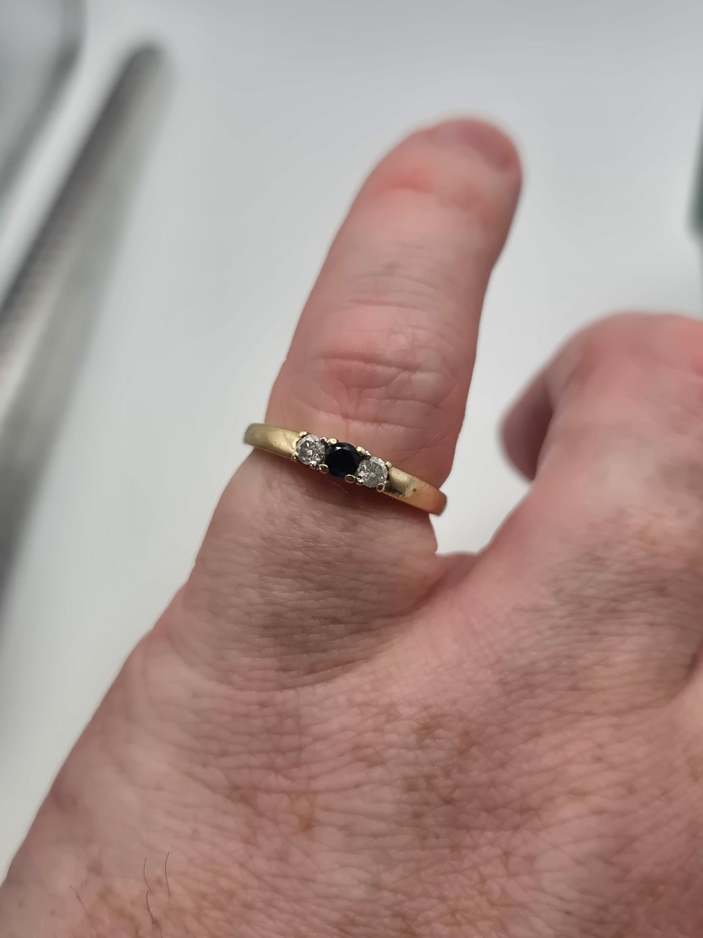 9ct gold sapphire and diamond ring