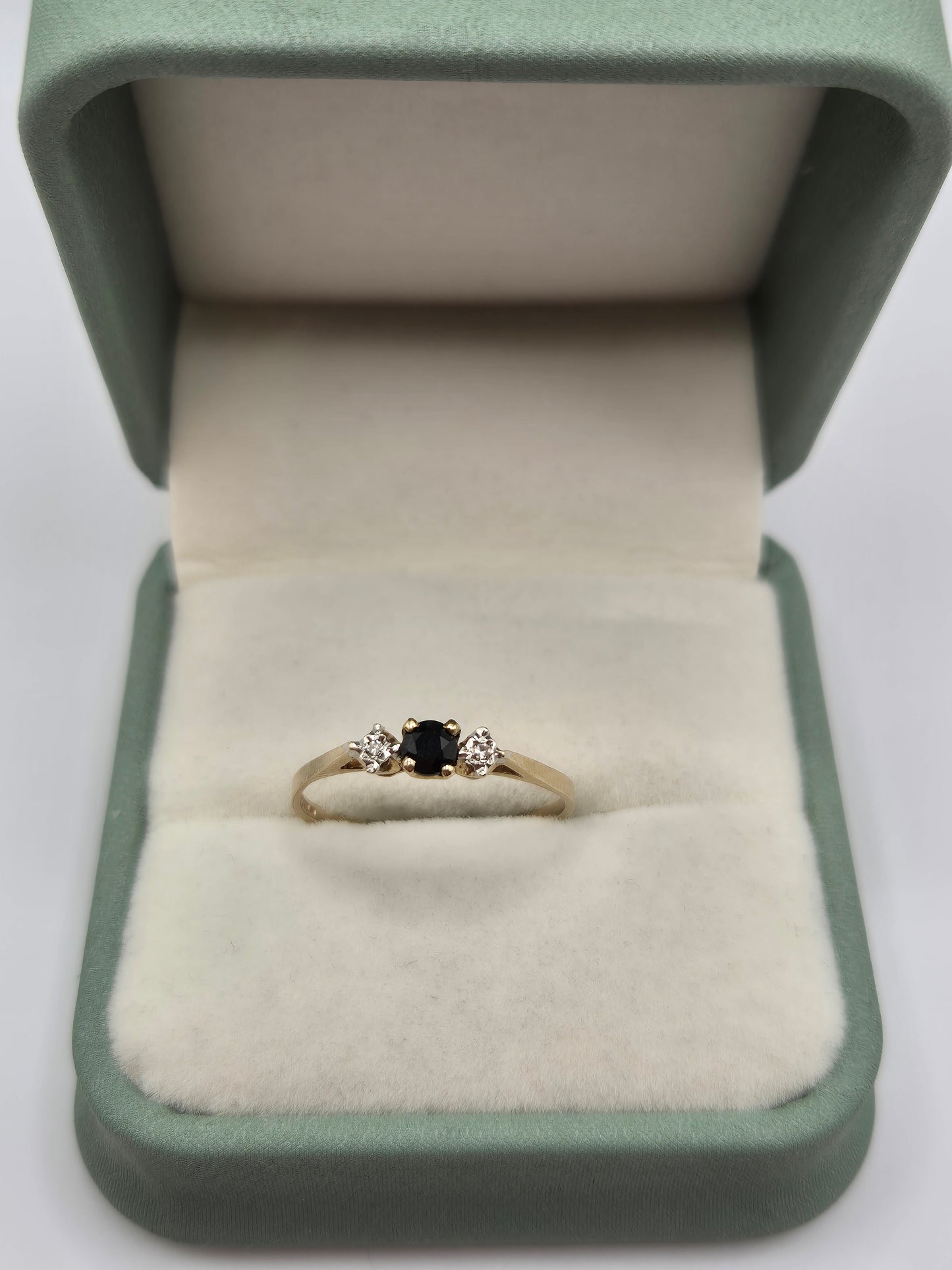 9ct gold sapphire and diamond ring