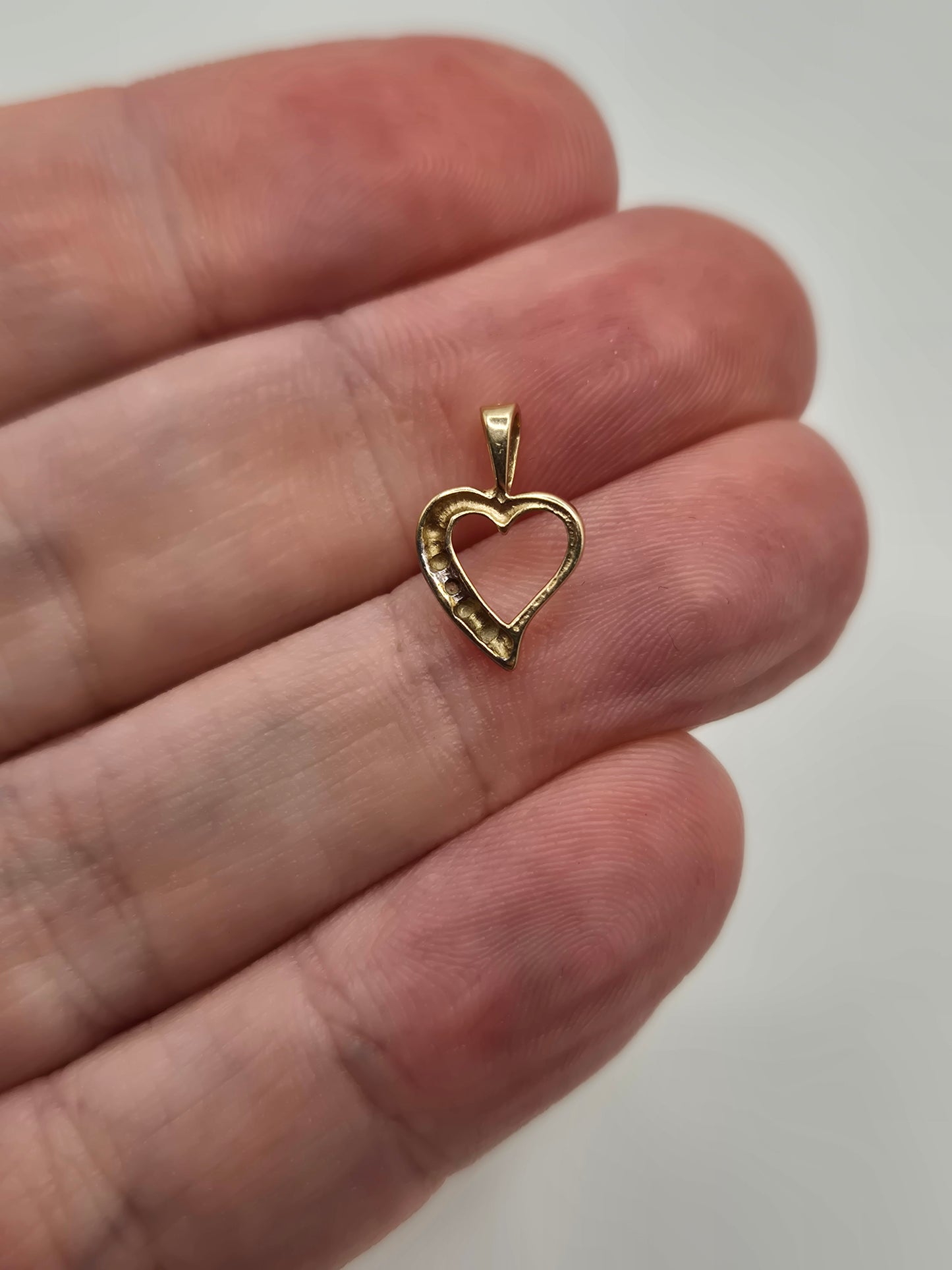 9ct gold heart pendant