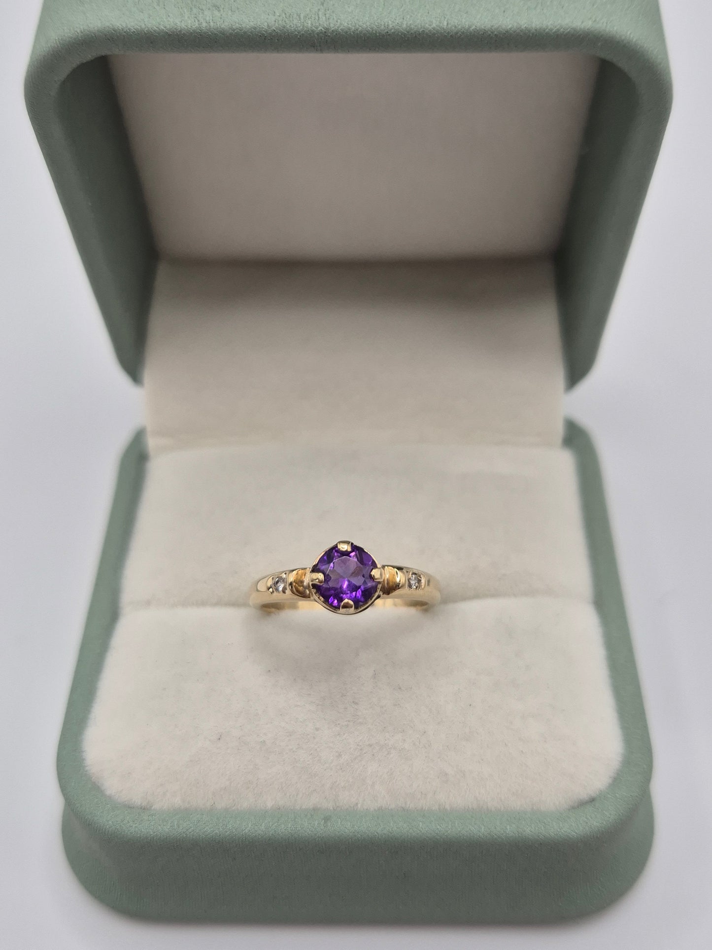 9ct gold amethyst and diamond ring