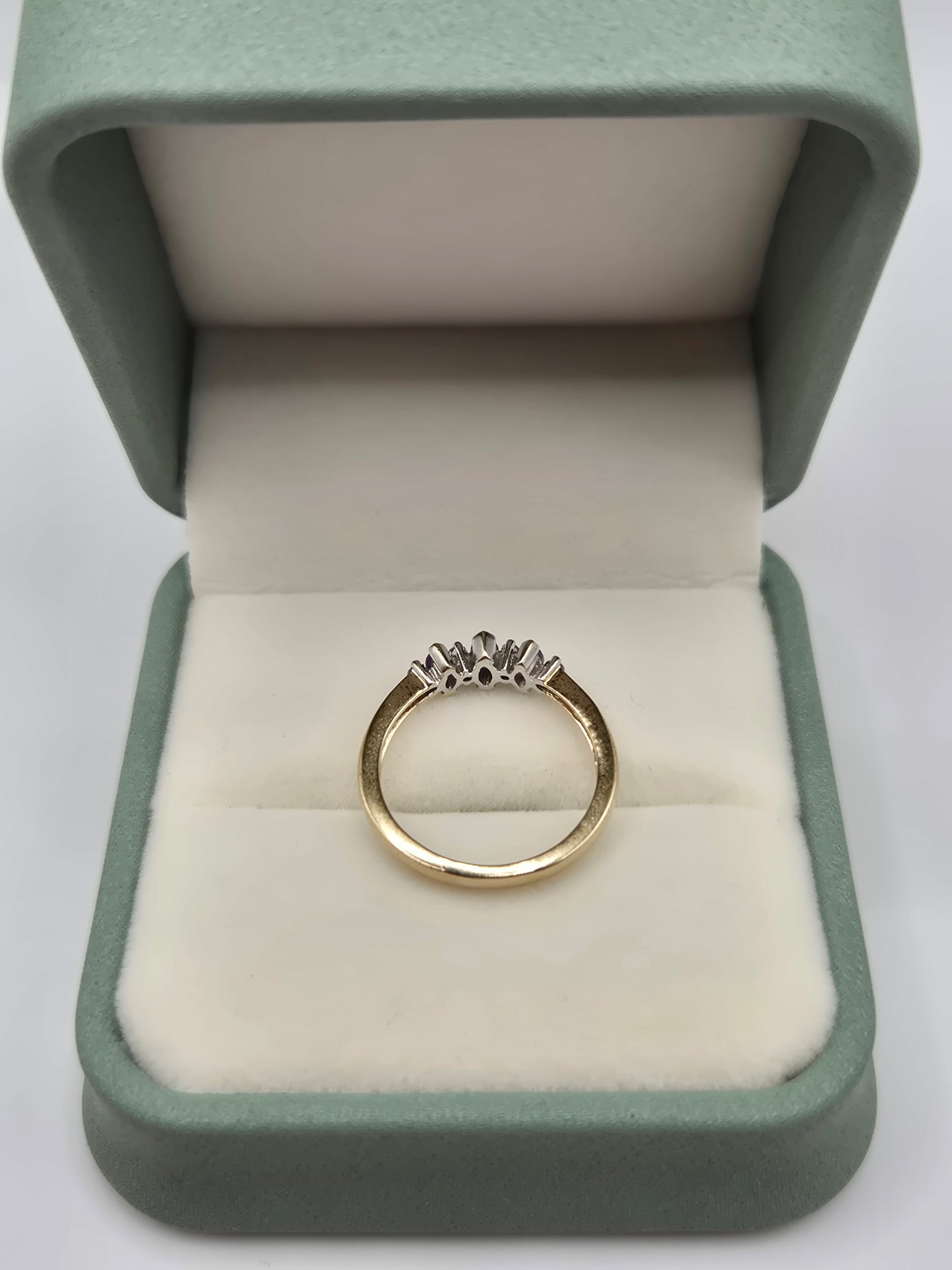 9ct gold tanzanite and diamond ring