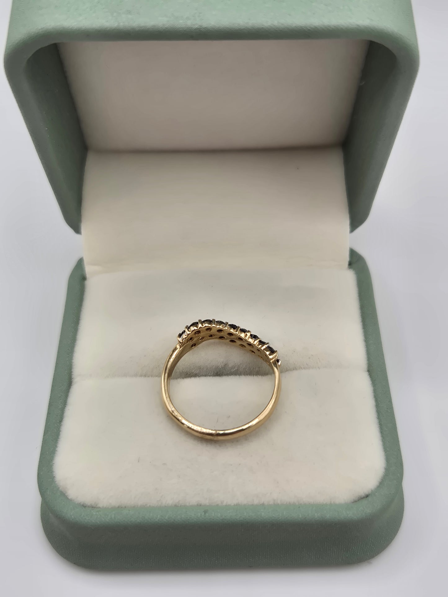 9ct gold wavy sapphire ring