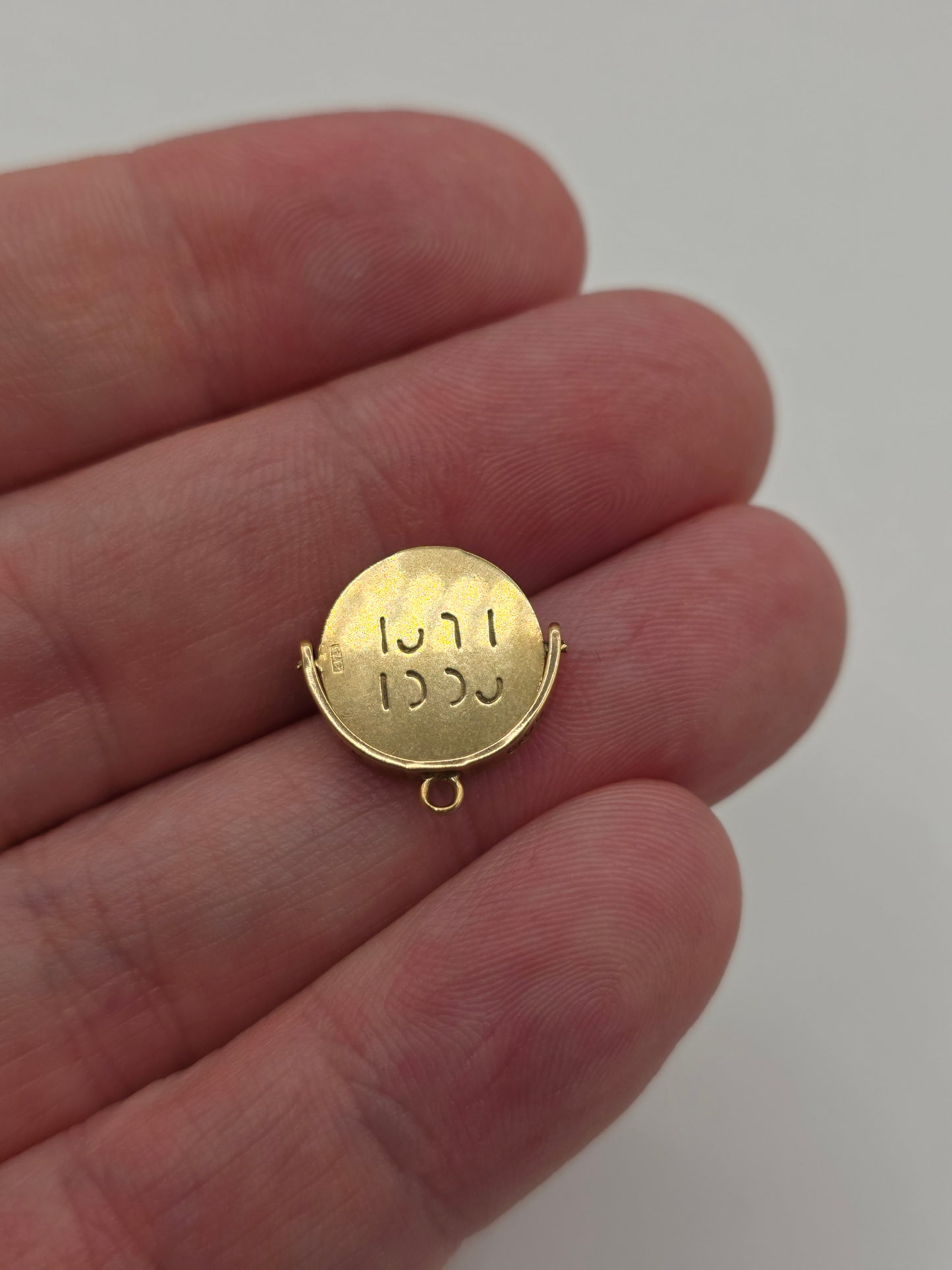 9ct gold good luck spinning charm