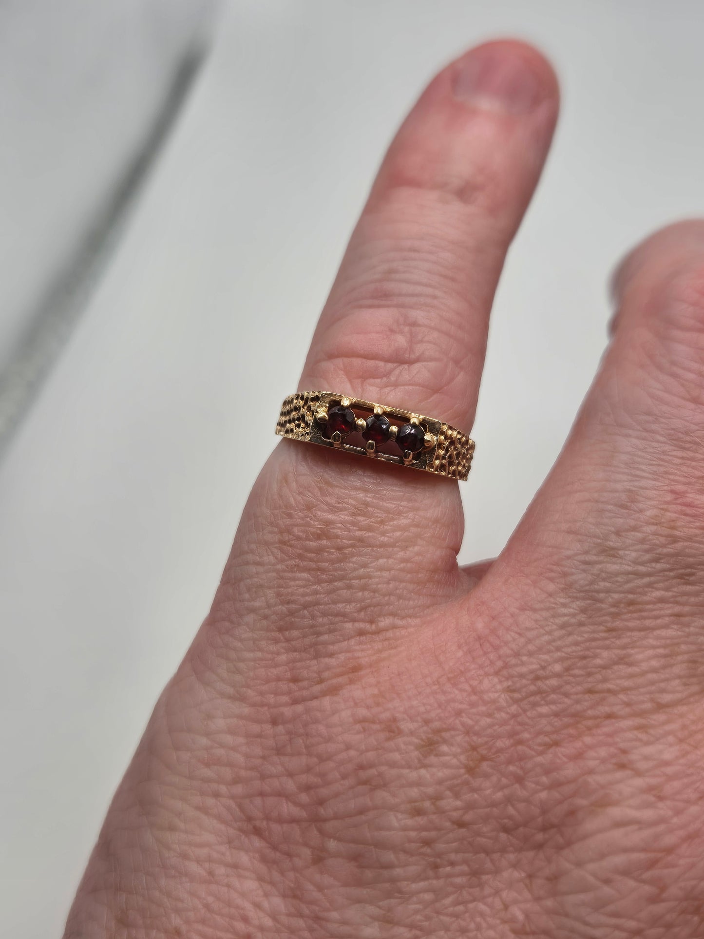 Vintage 9ct gold garnet ring