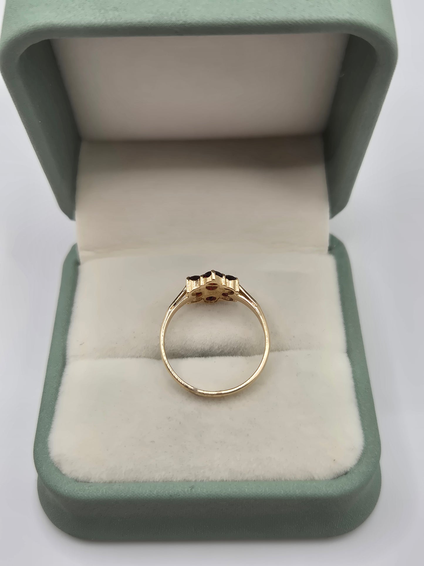 9ct gold garnet cluster ring