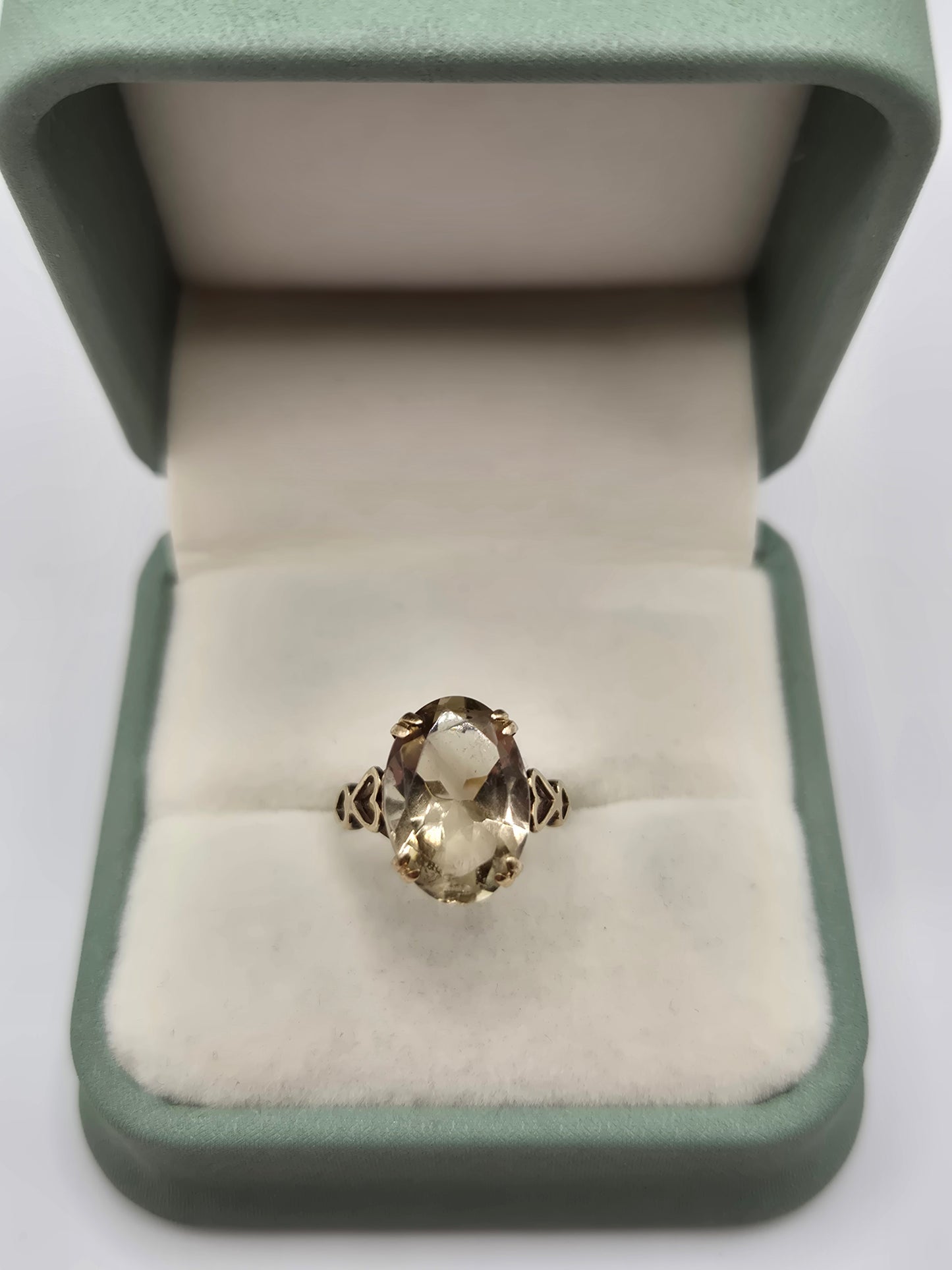 9ct gold quartz ring