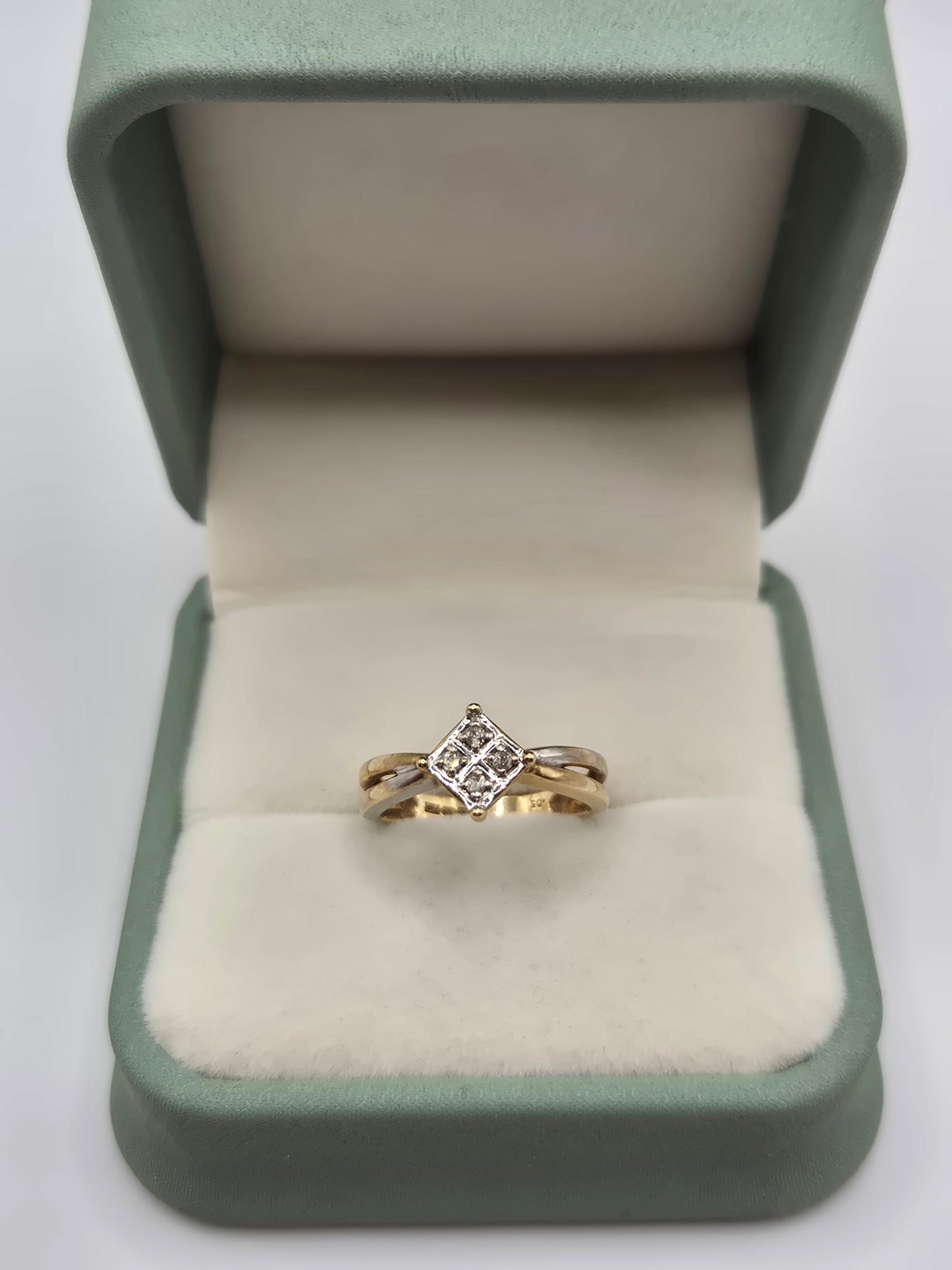 9ct two tone gold diamond ring