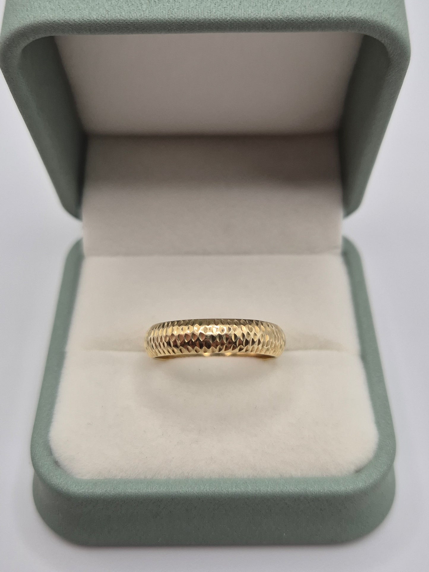 9ct gold band ring