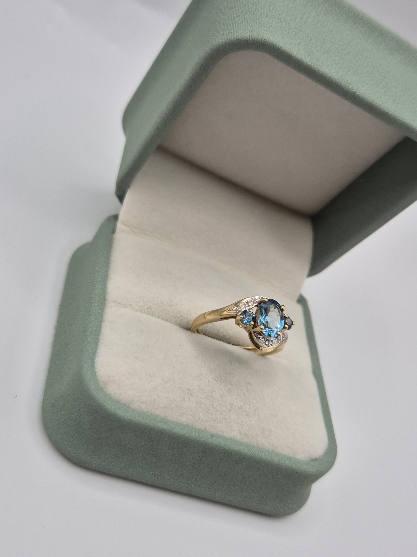 9ct gold topaz and diamond ring