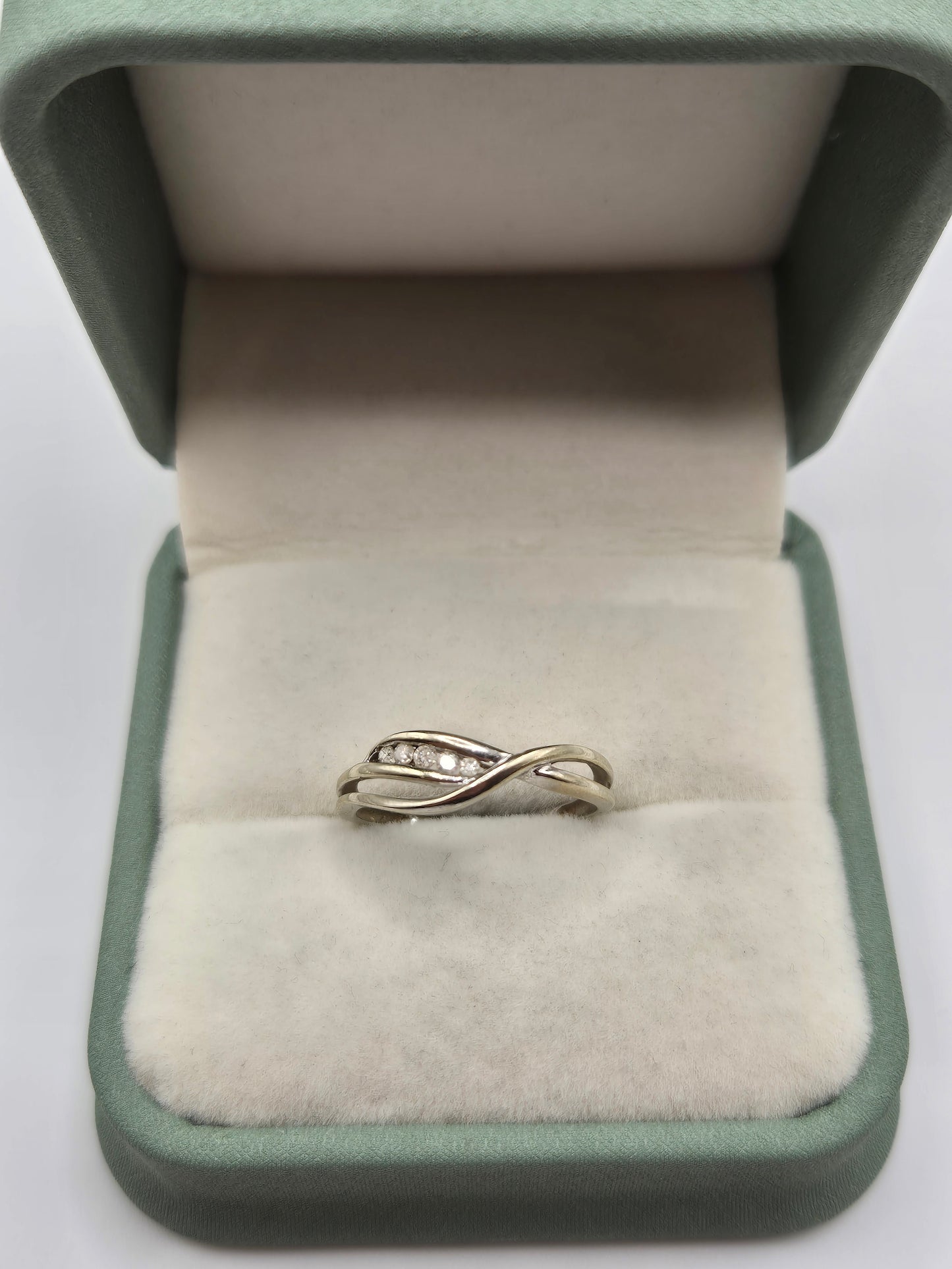 9ct white gold diamond ring