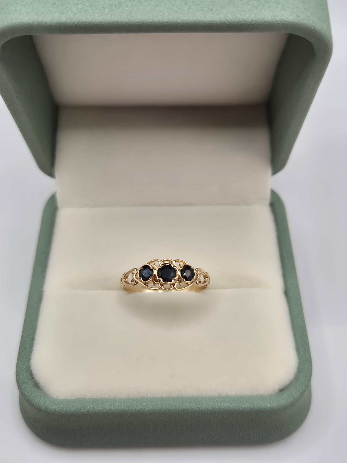 9ct gold sapphire ring