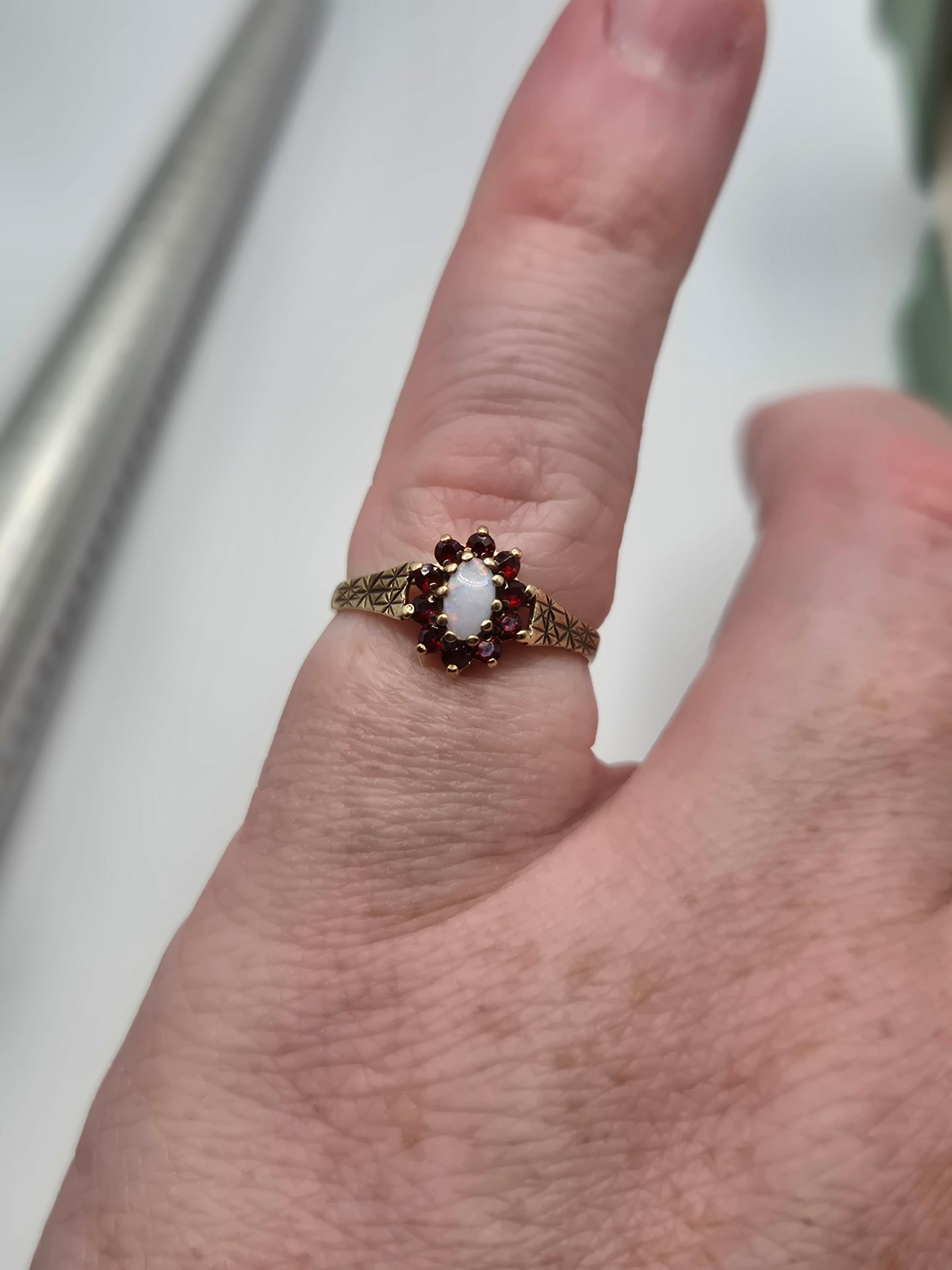 9ct gold opal and garnet ring