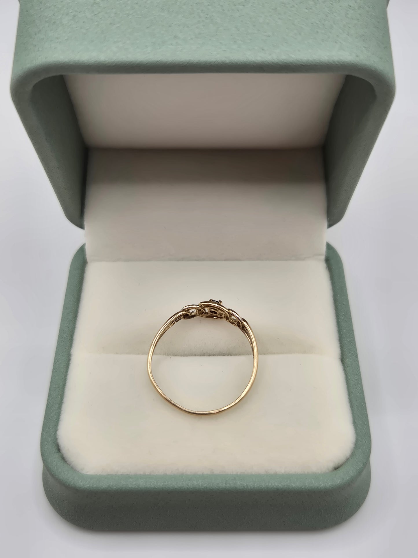 9ct gold sapphire ring