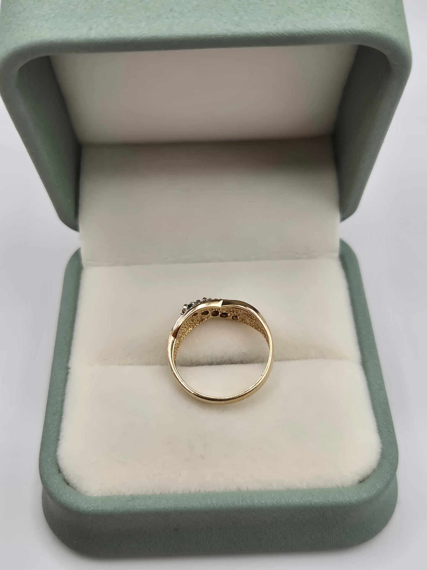 9ct gold emerald and diamond ring