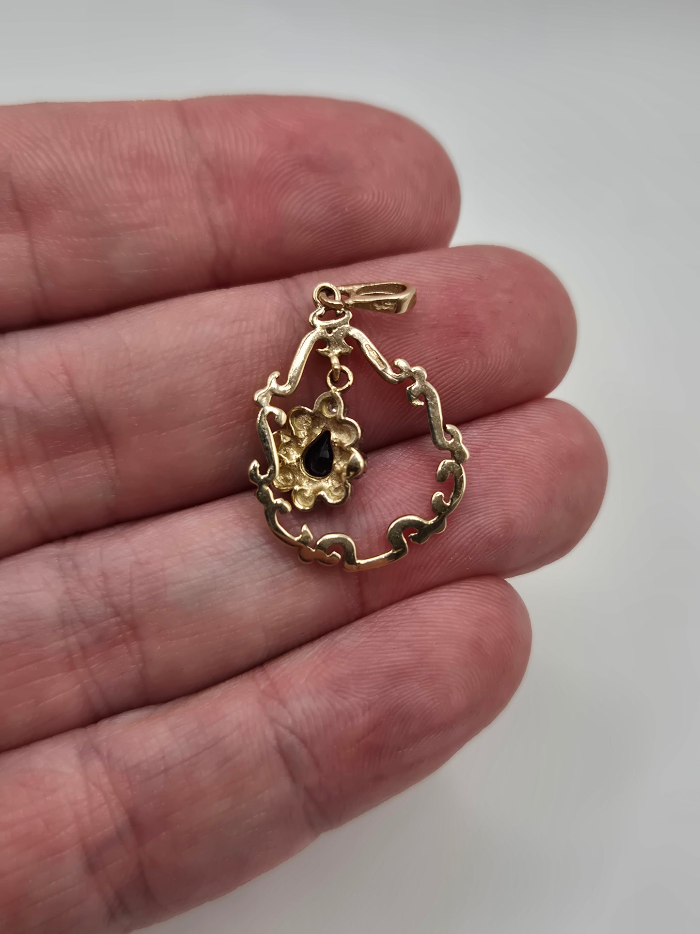 9ct gold sapphire and diamond pendant