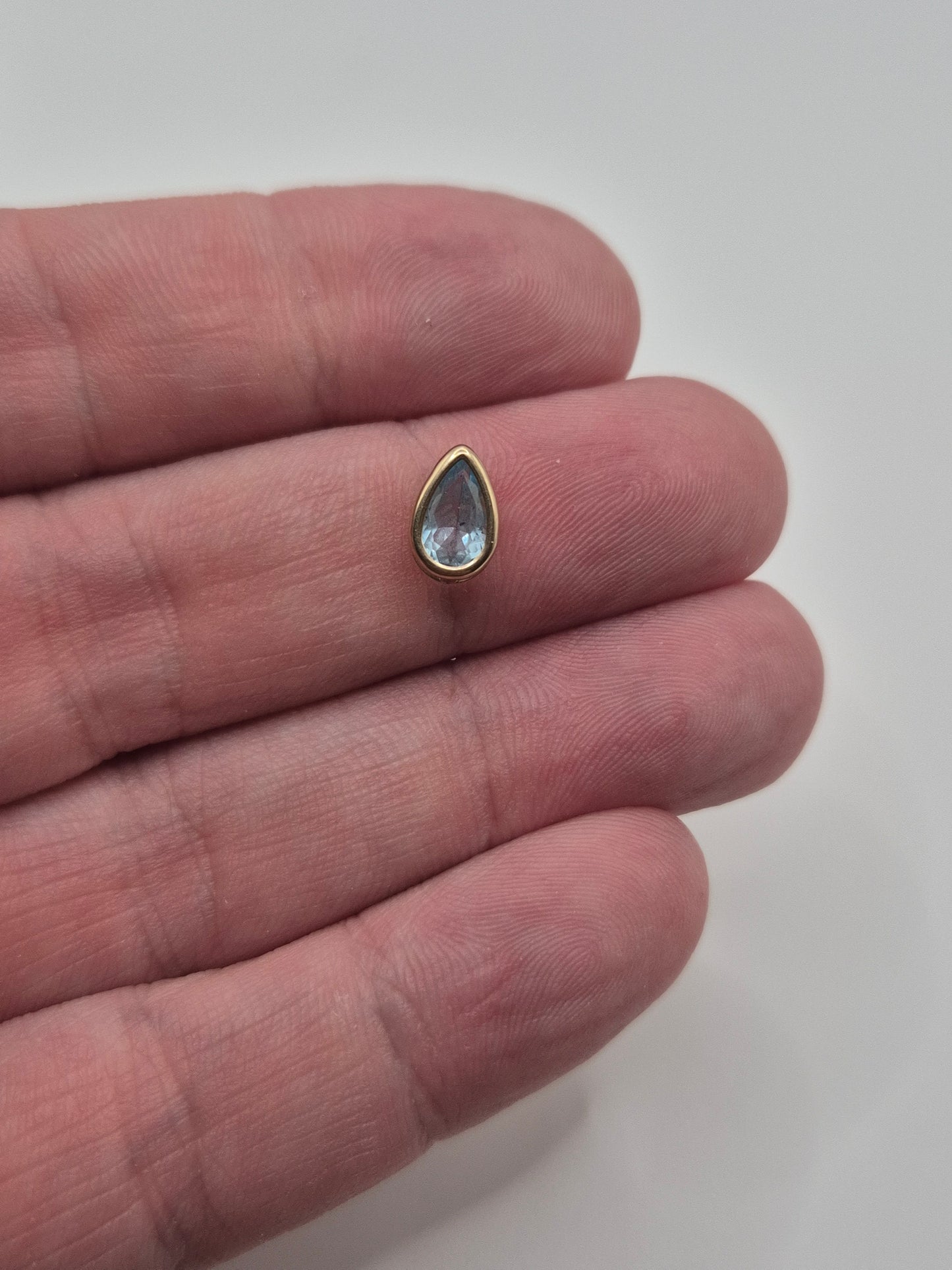 9ct gold topaz pendant