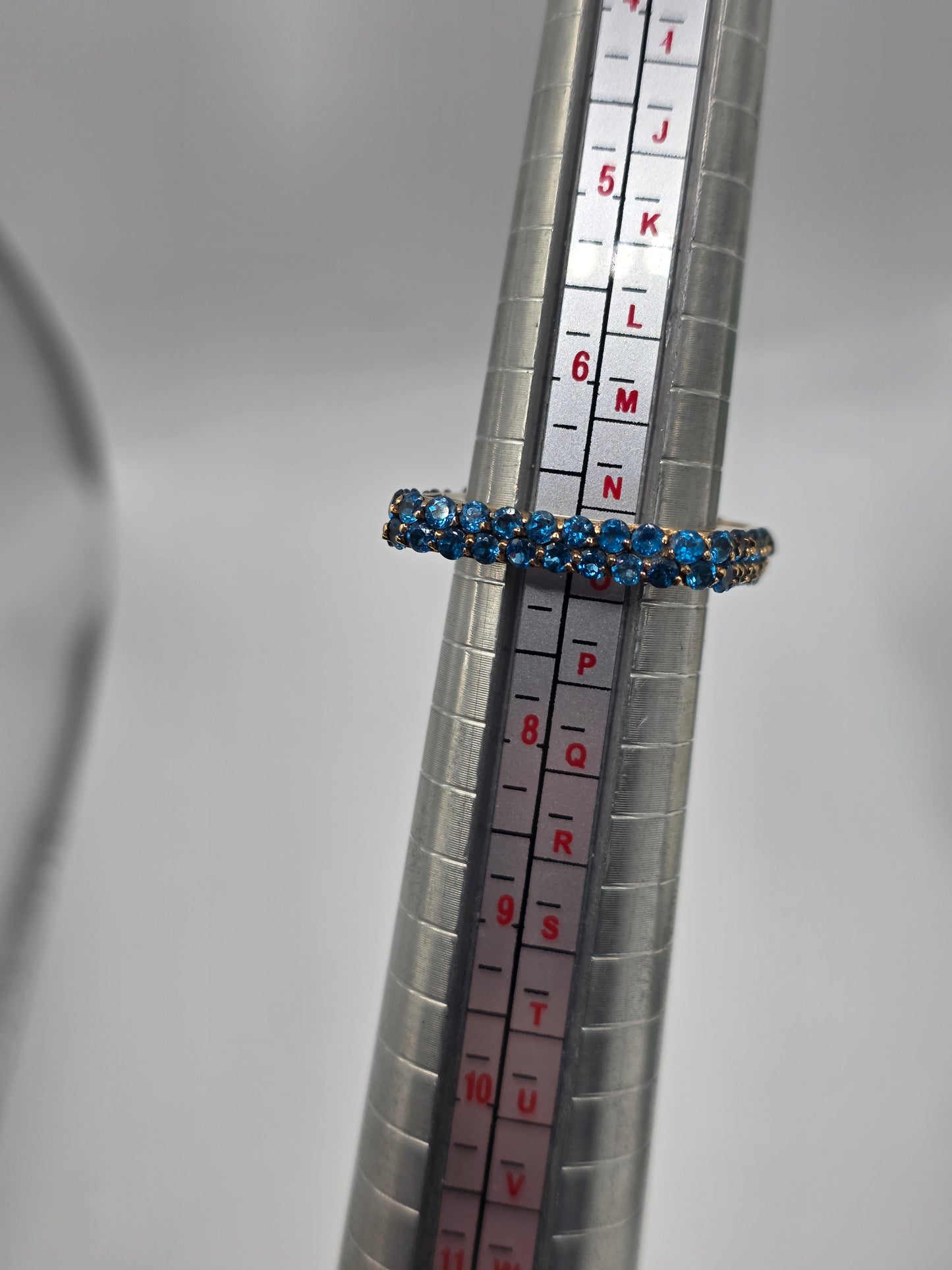 Unusual 9ct gold blue cz ring