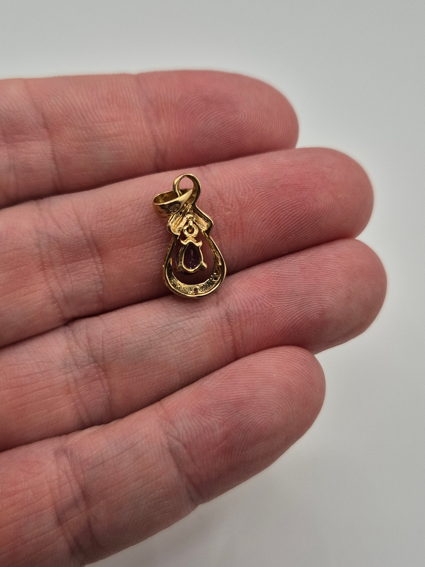 9ct gold amethyst and diamond pendant