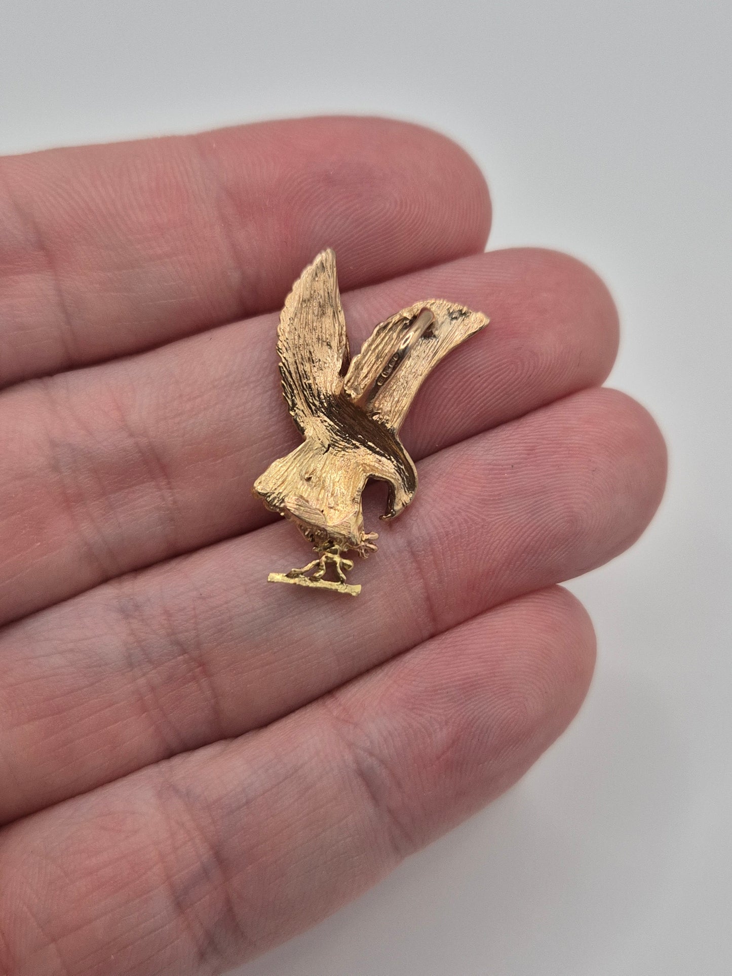 9ct gold eagle pendant