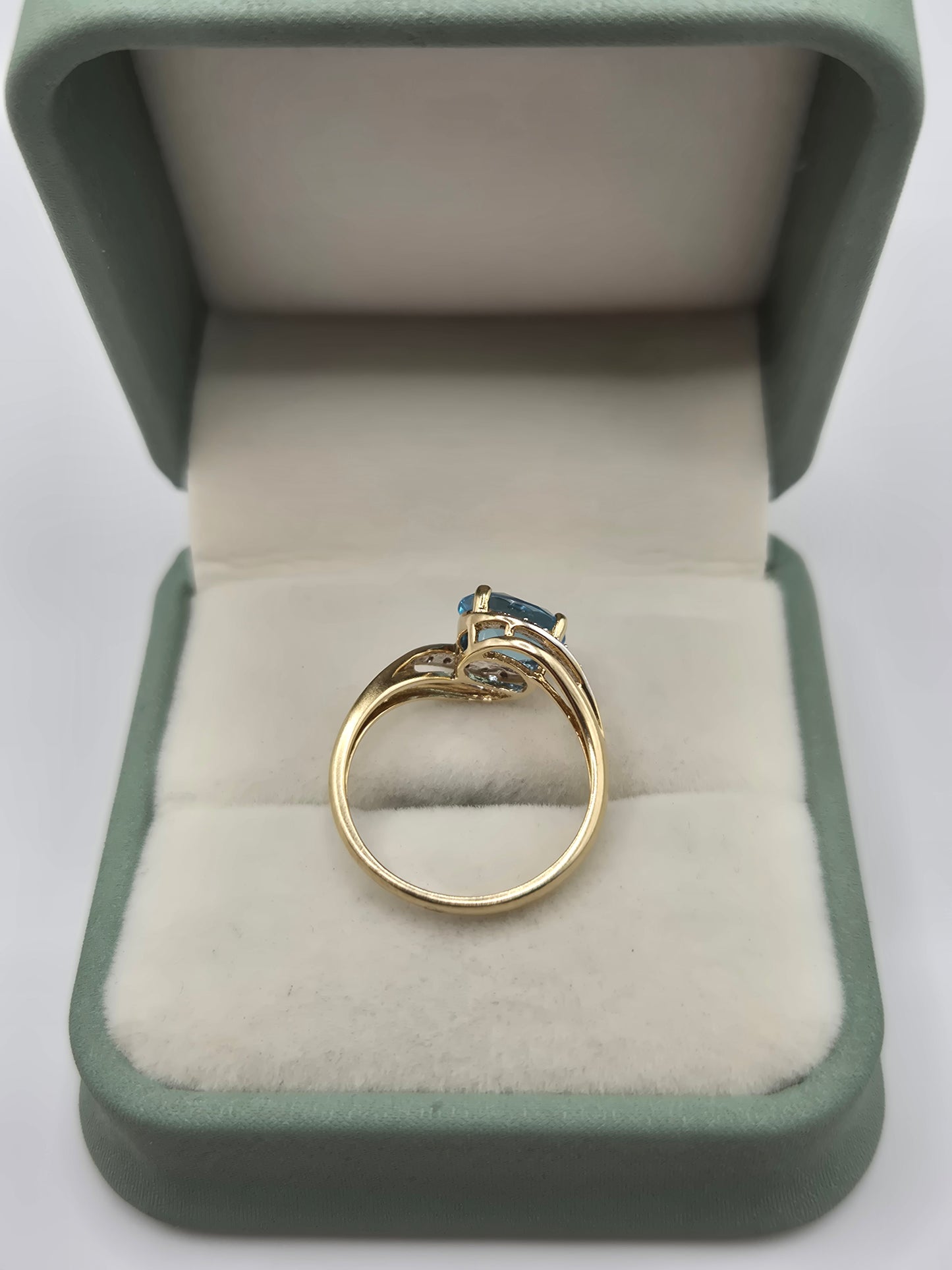 9ct gold topaz and diamond ring