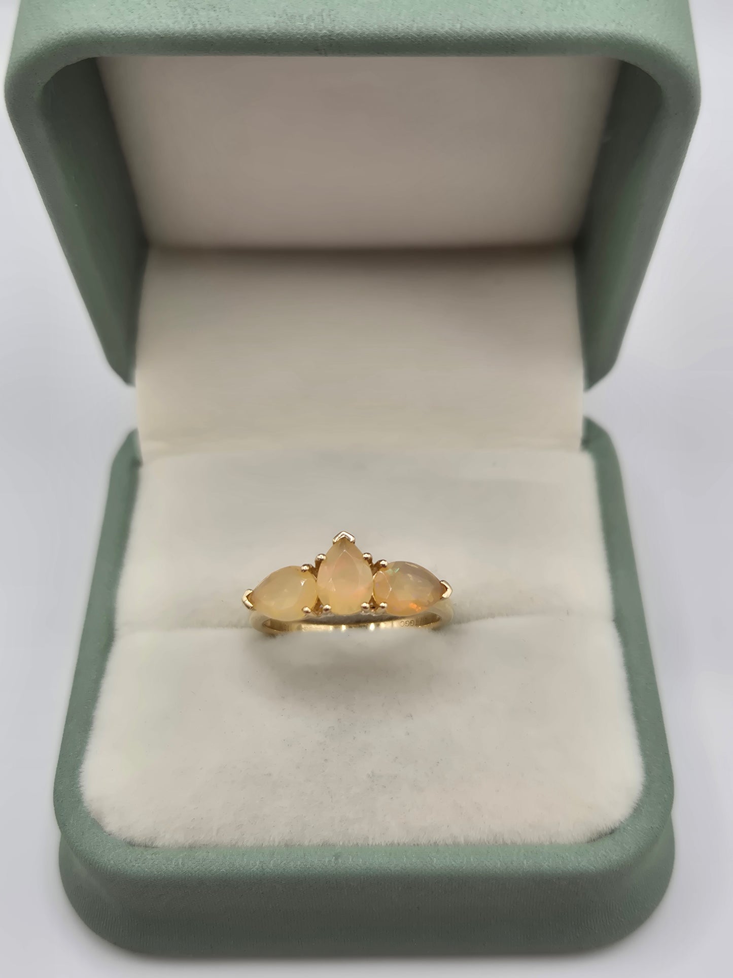 9ct gold opal ring