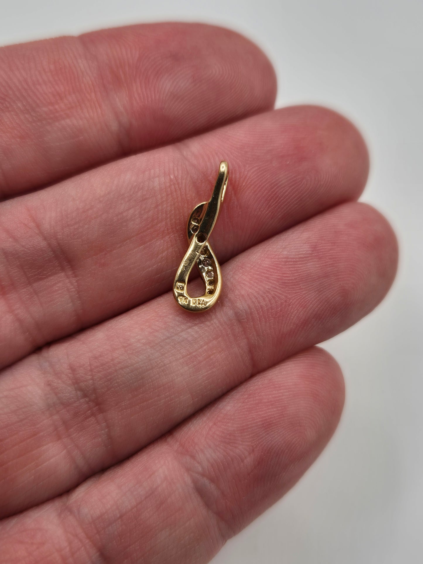9ct gold diamond pendant