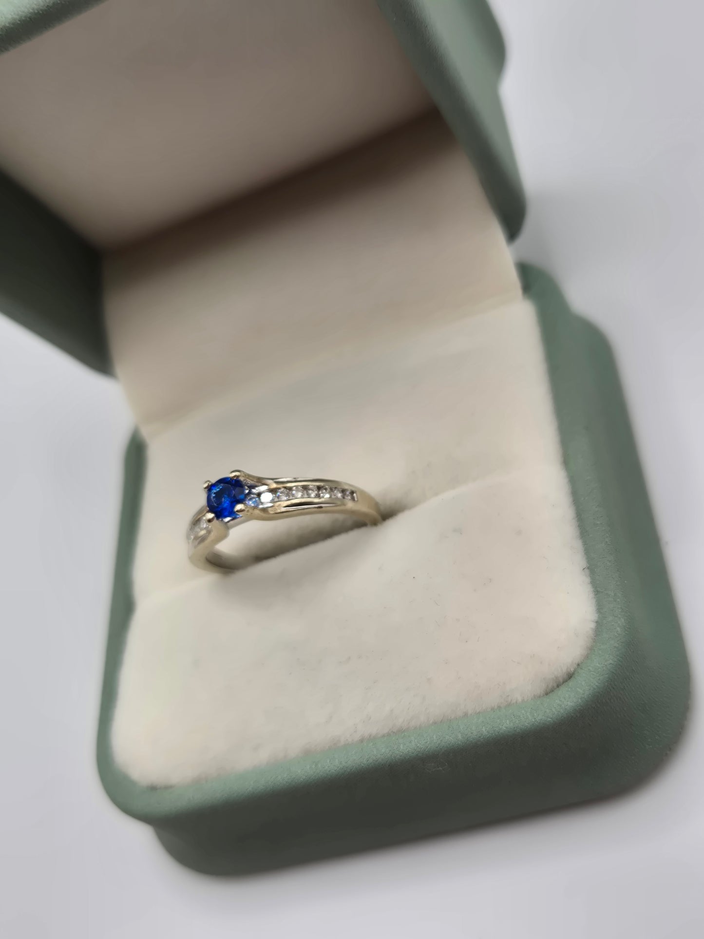 9ct white gold synthetic sapphire and diamond ring