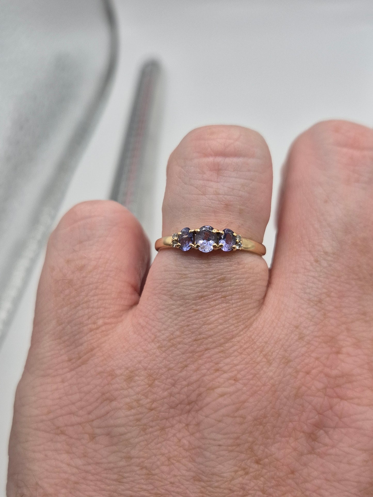 9ct gold tanzanite and diamond ring