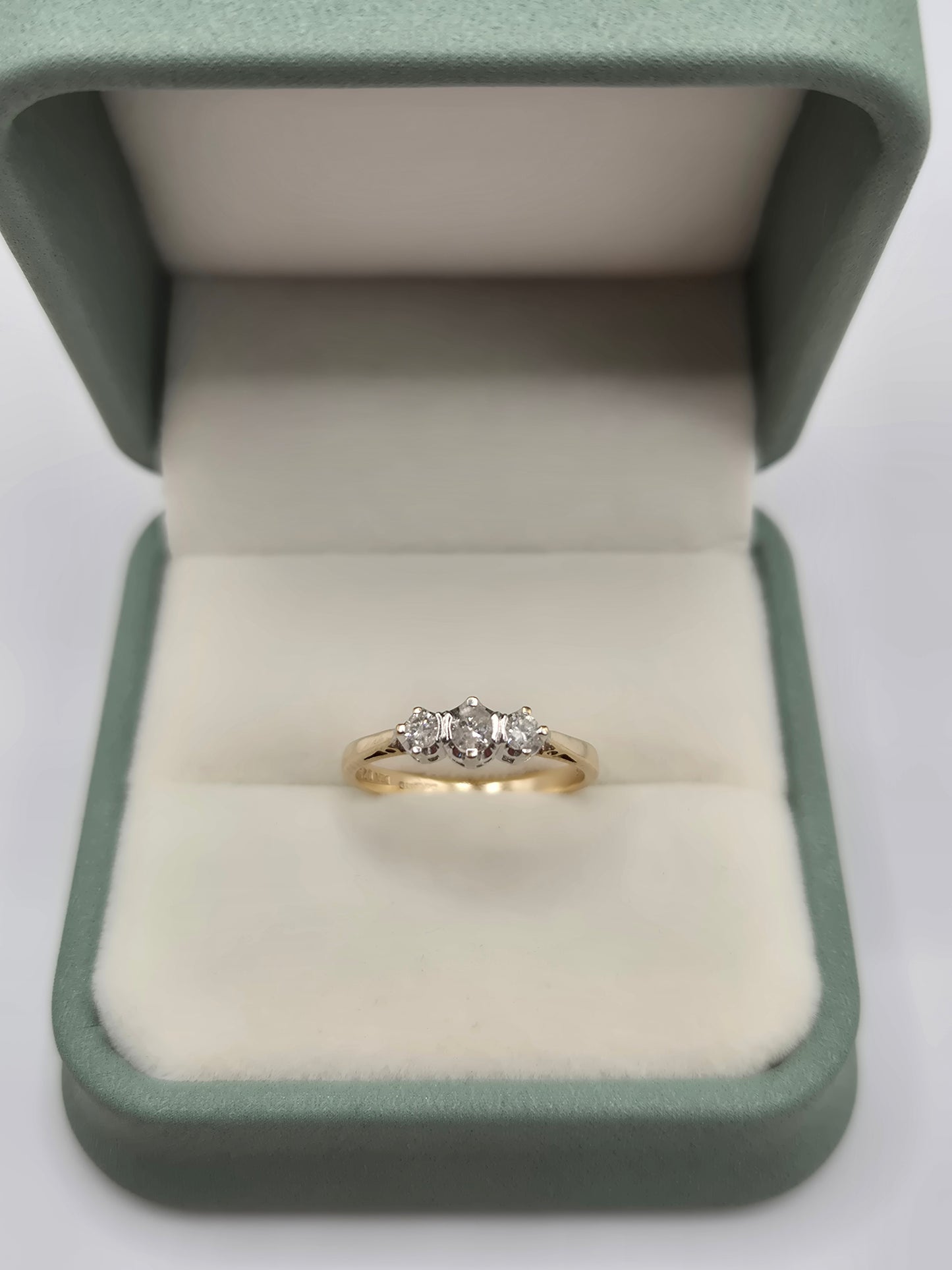 9ct gold diamond ring