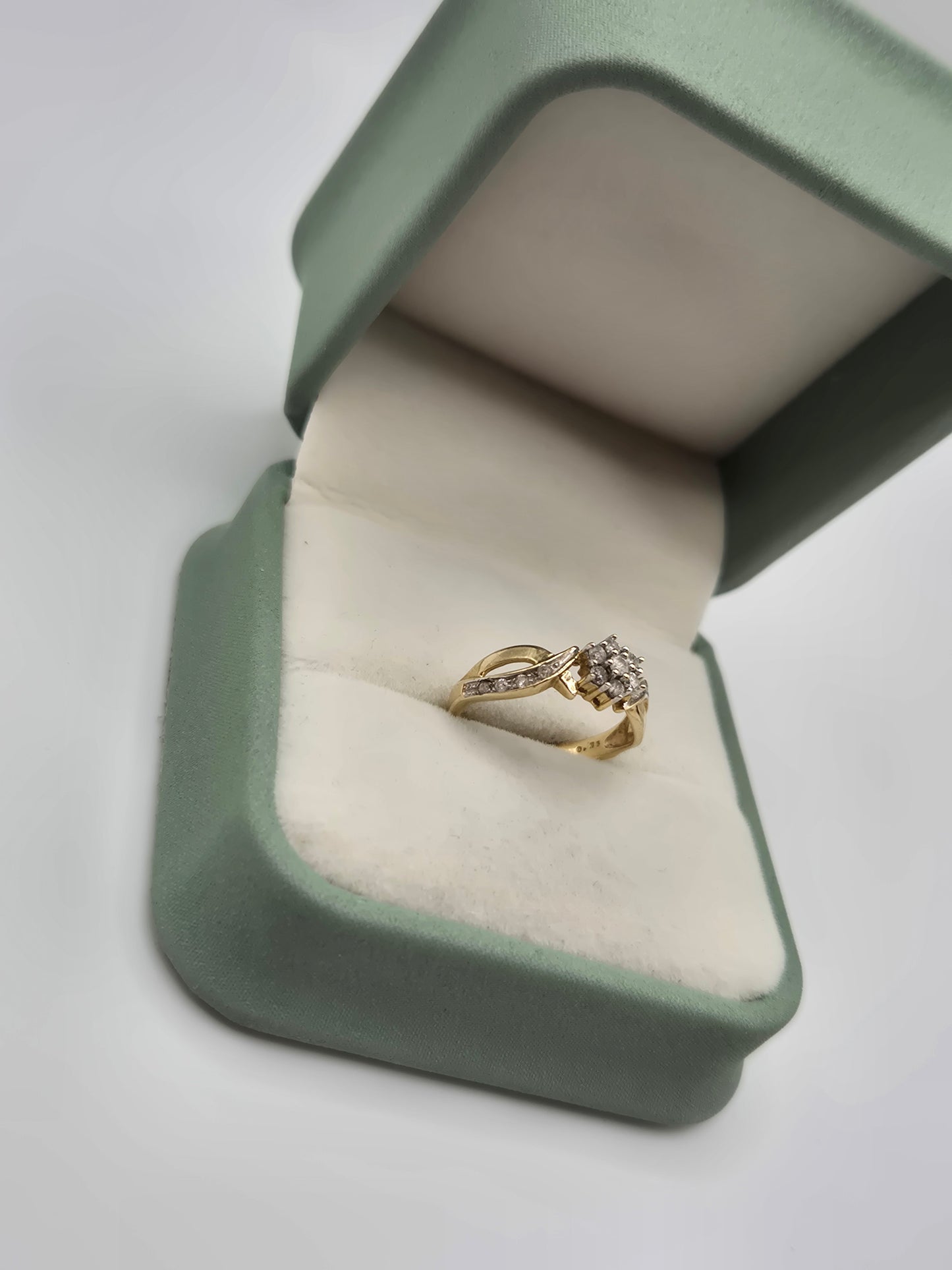 9ct gold diamond ring