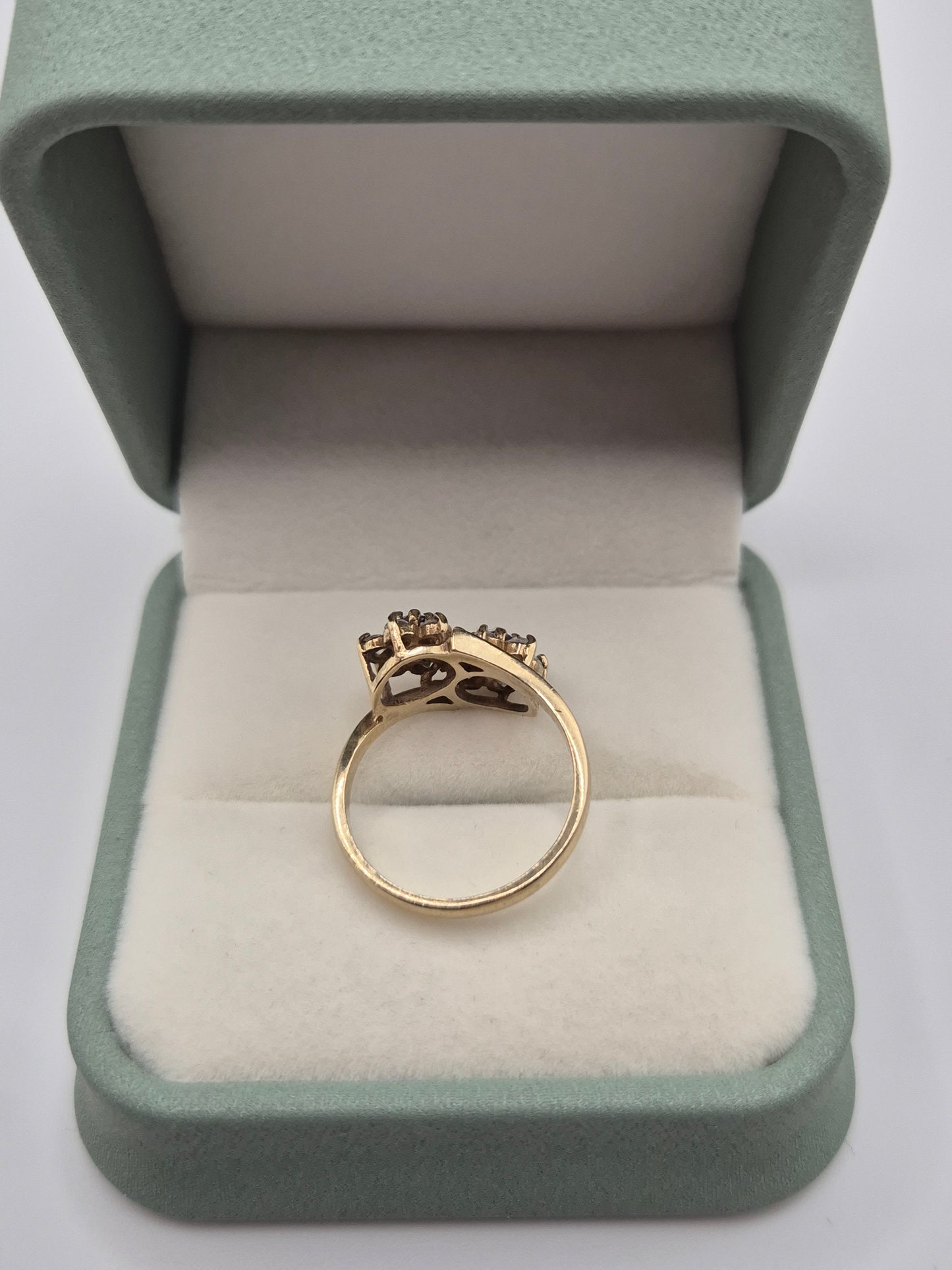 9ct gold amethyst and cz ring