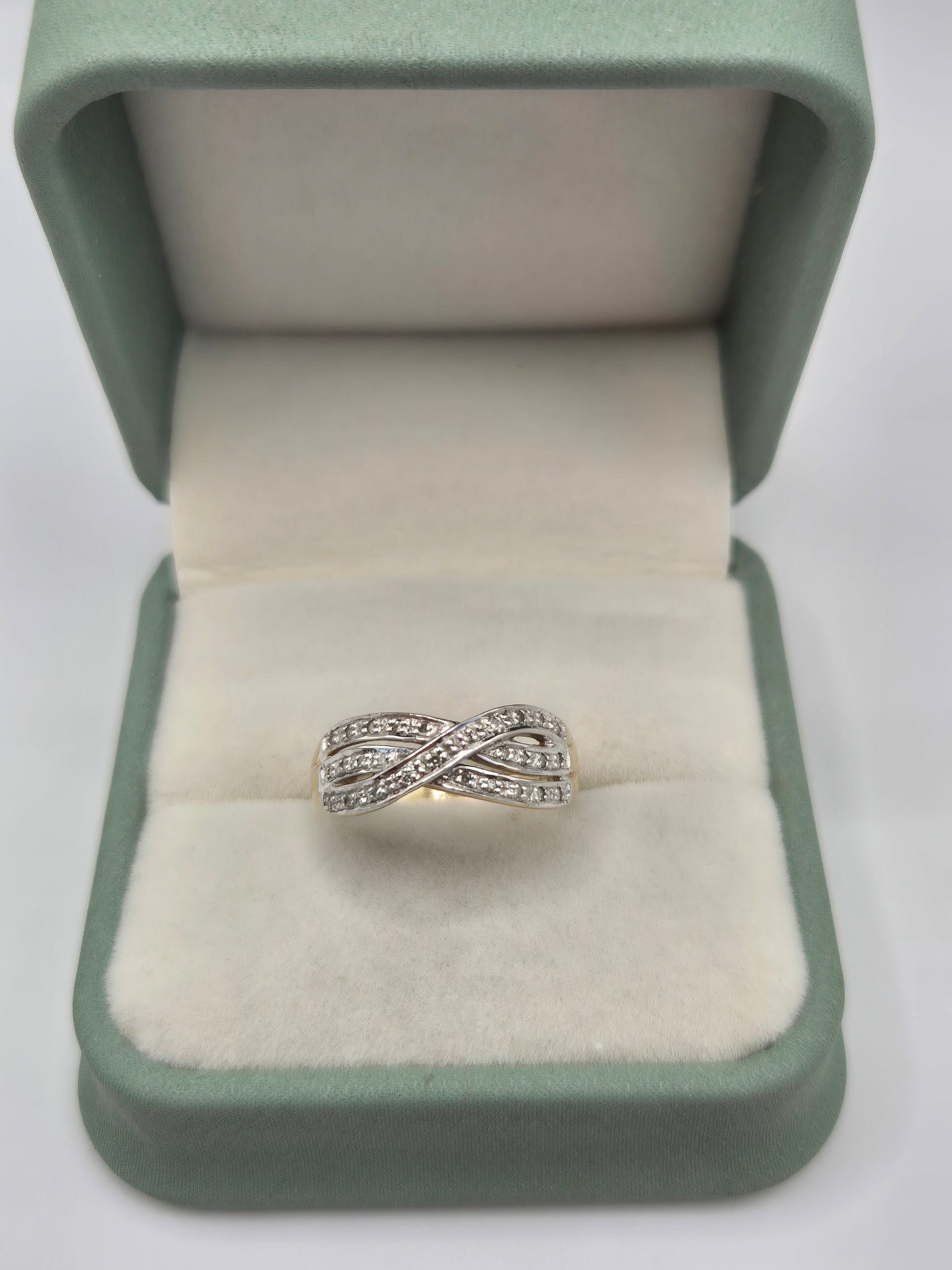 9ct gold diamond ring