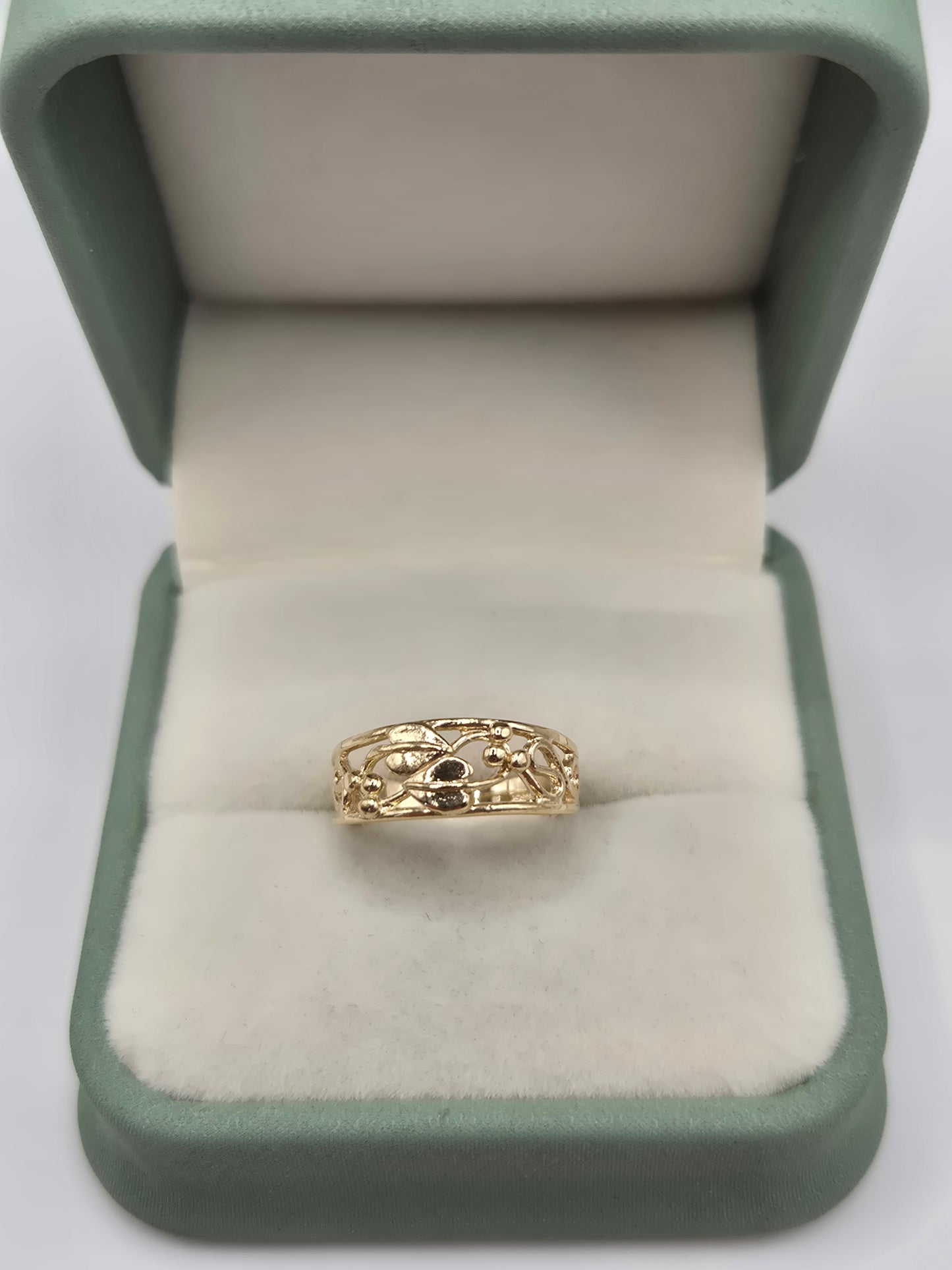 9ct gold floral ring