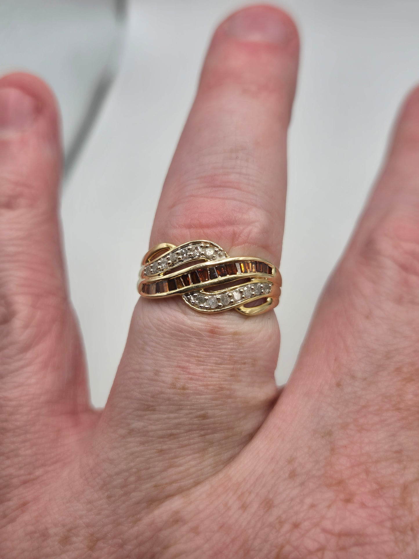 9ct gold red and white diamond ring