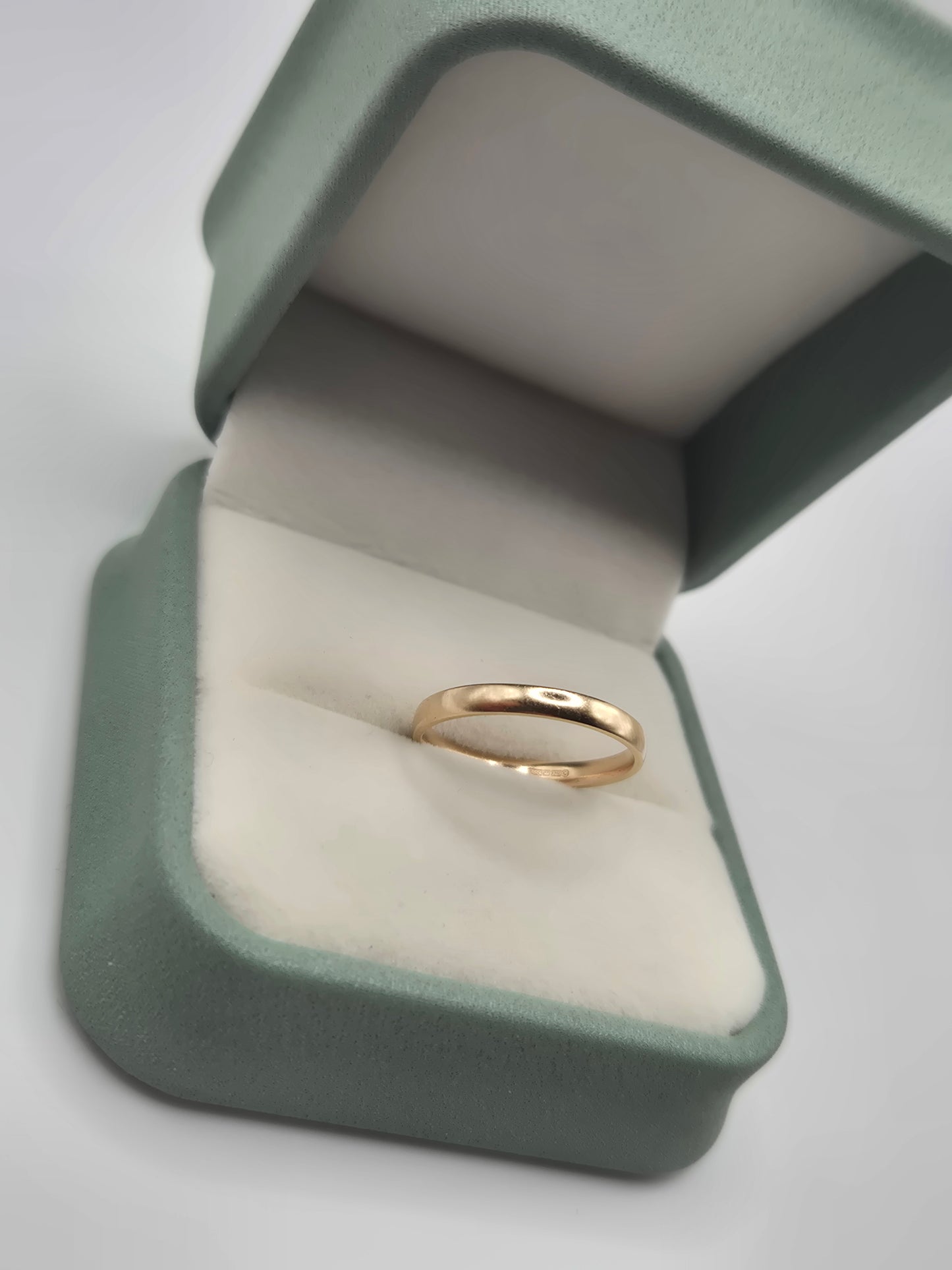 9ct gold band ring