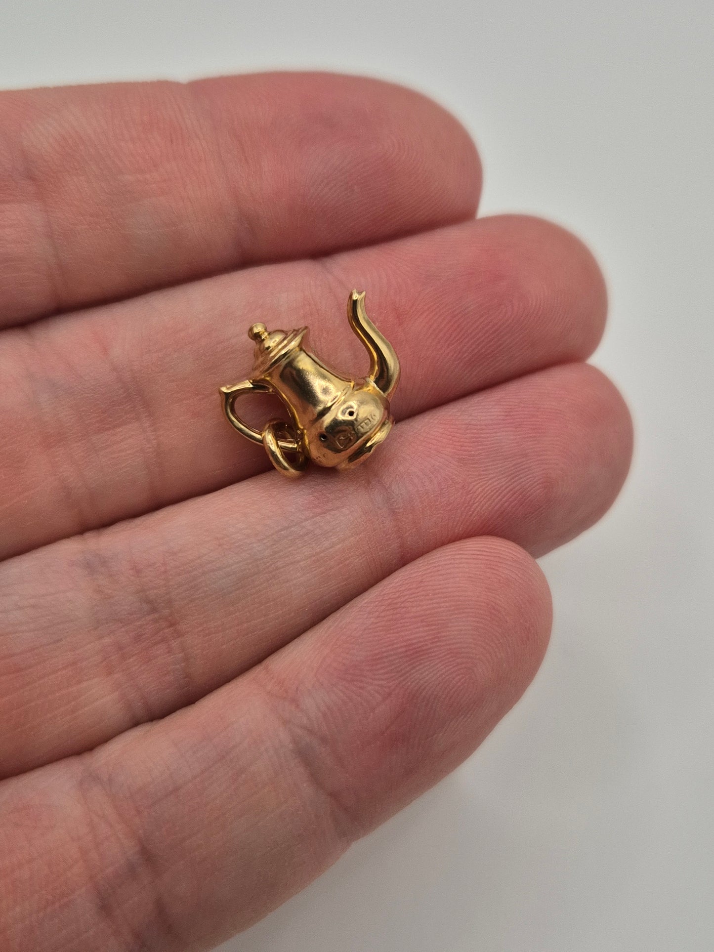 9ct gold jug charm