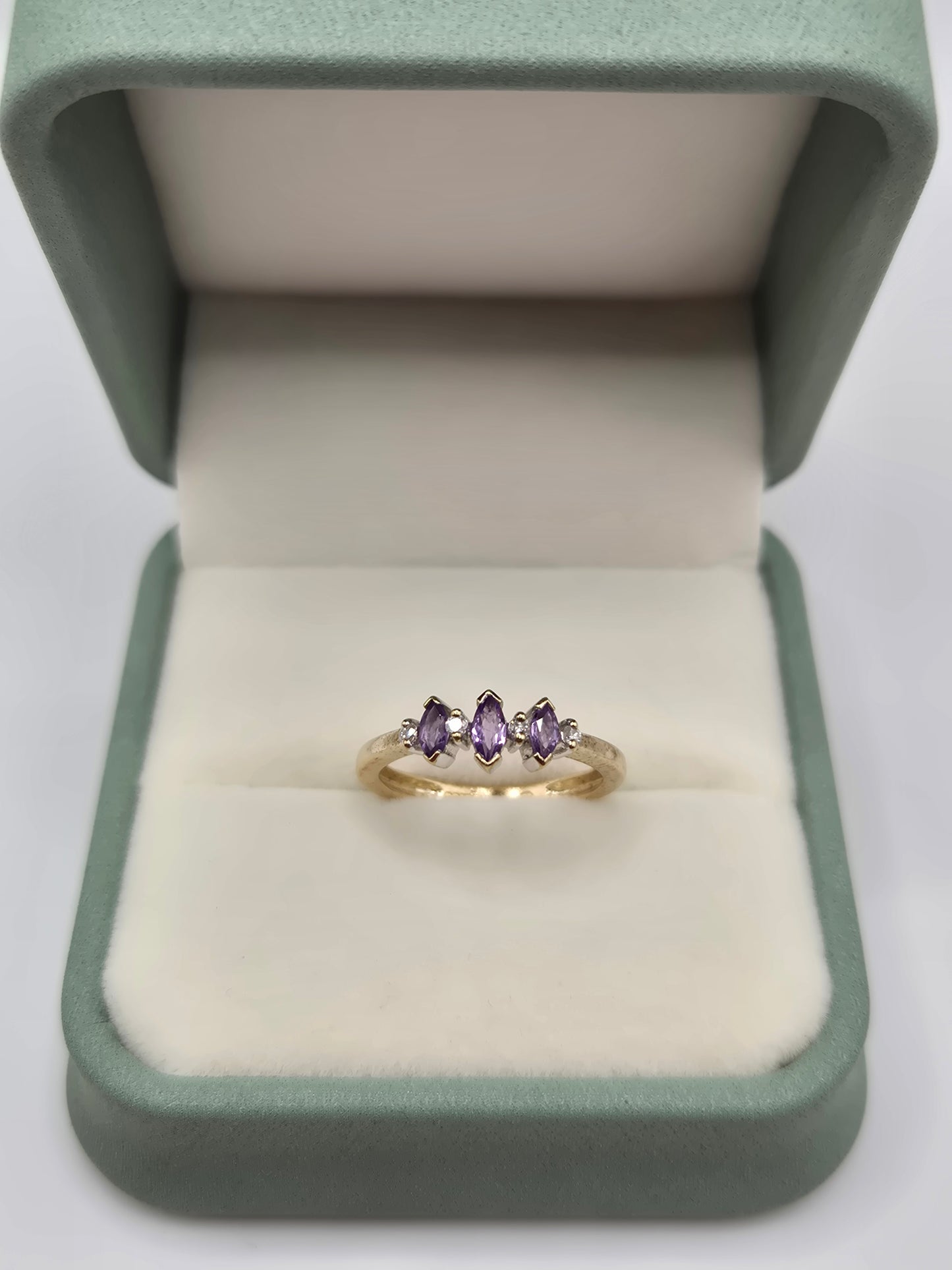 9ct gold tanzanite and diamond ring