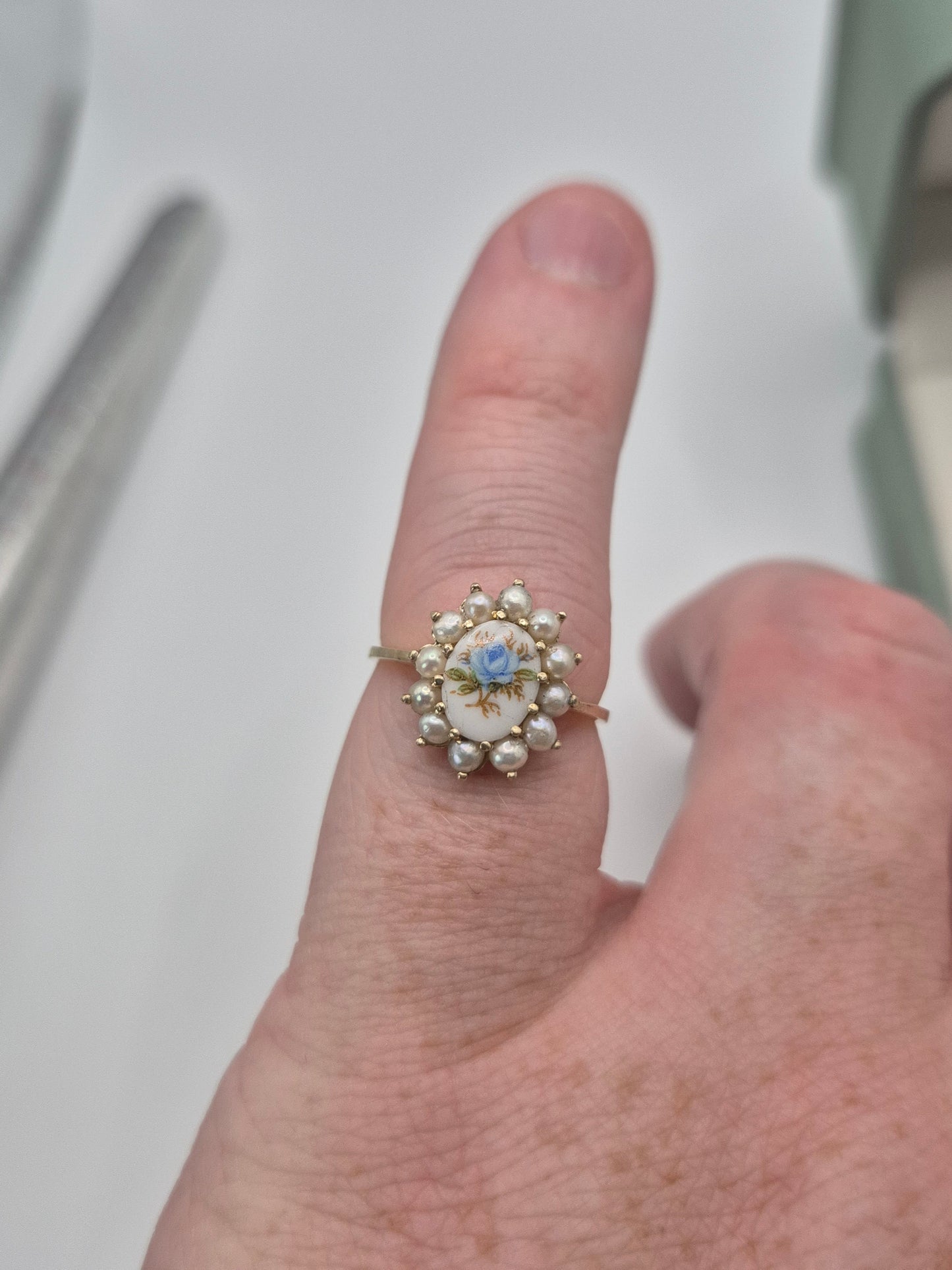 9ct gold limoge and pearl ring