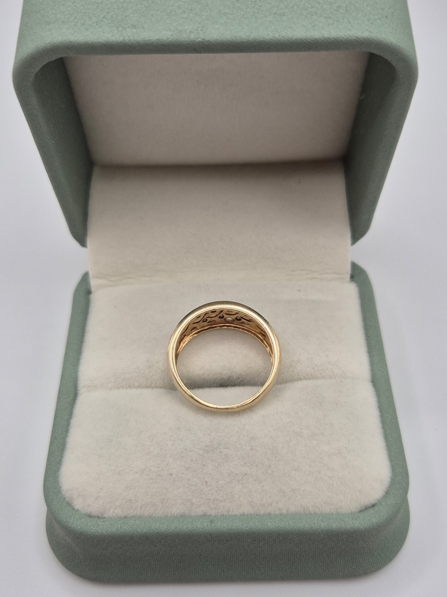 9ct gold diamond ring