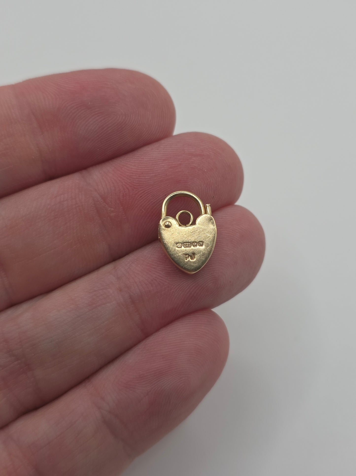 9ct gold padlock 7