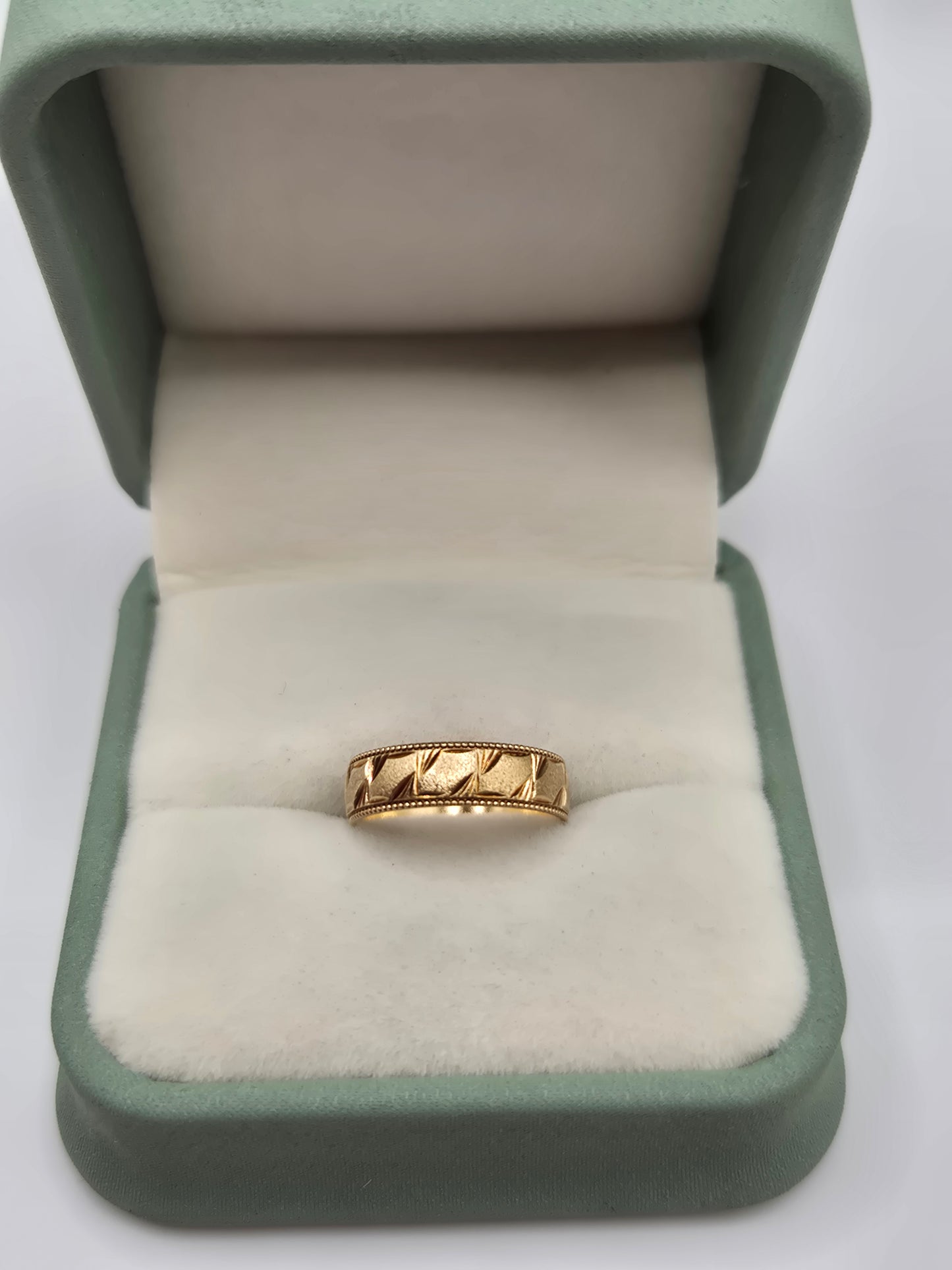 9ct gold engraved band ring