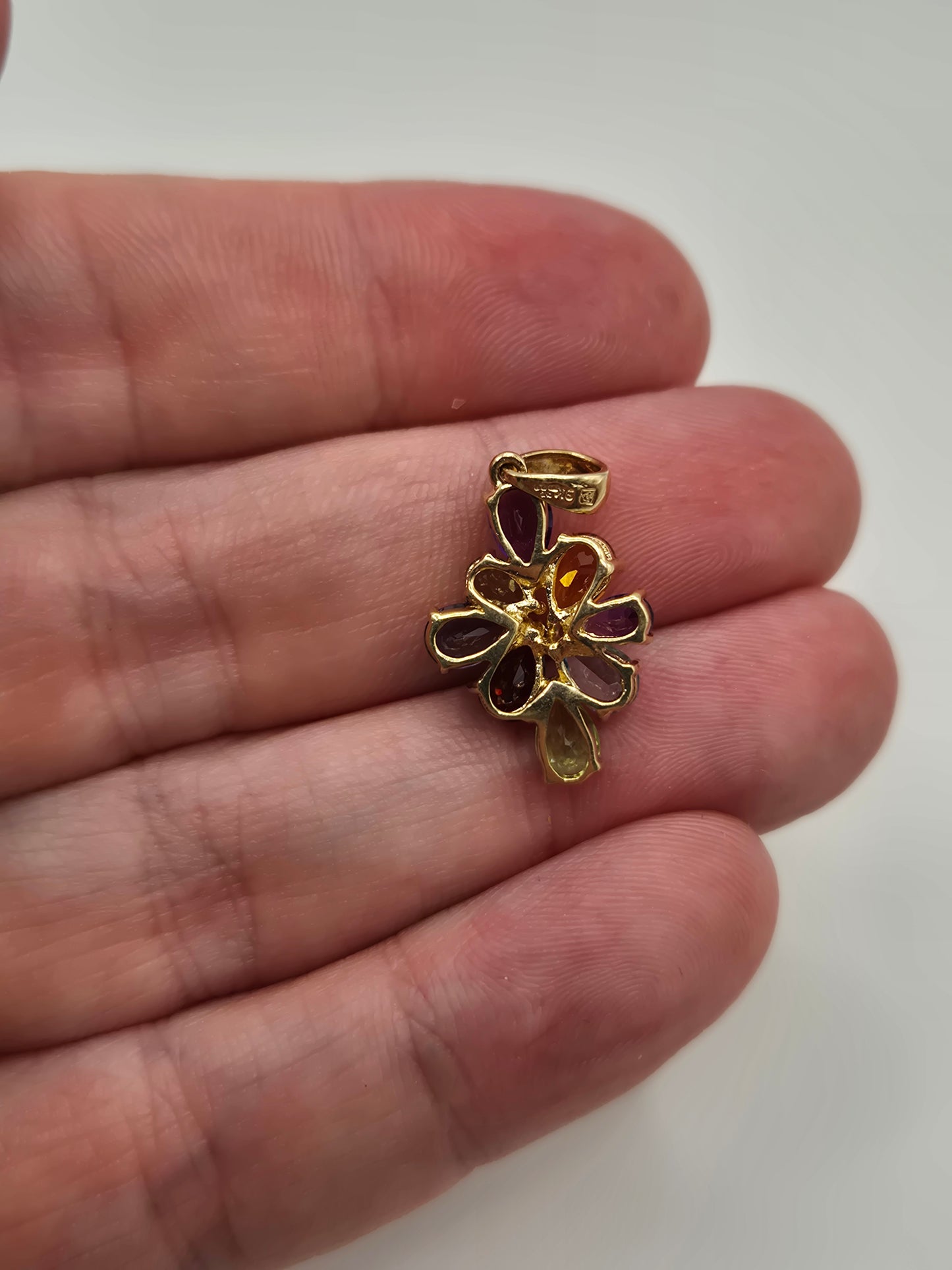 9ct gold multigem pendant