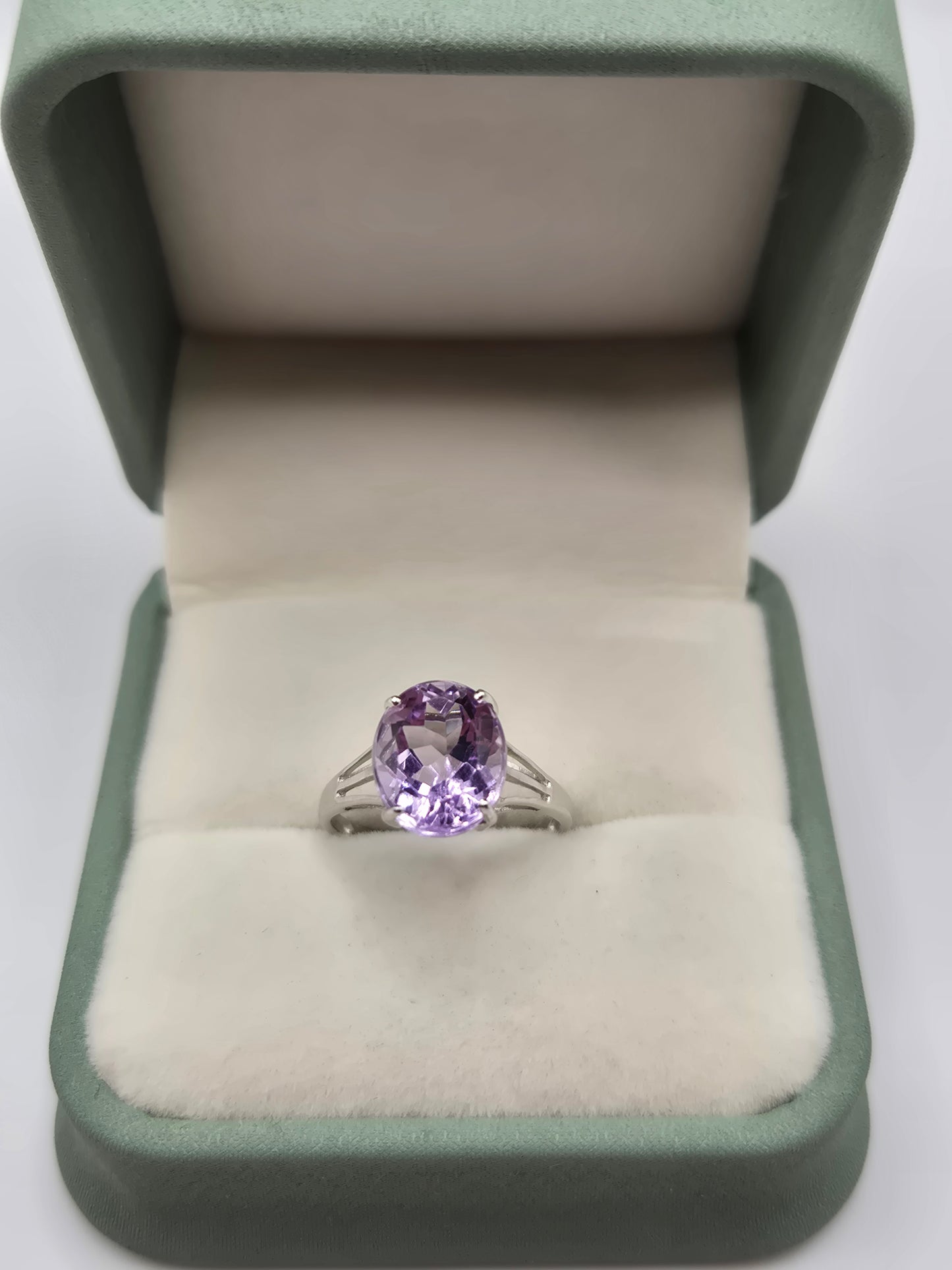 9ct white gold amethyst ring