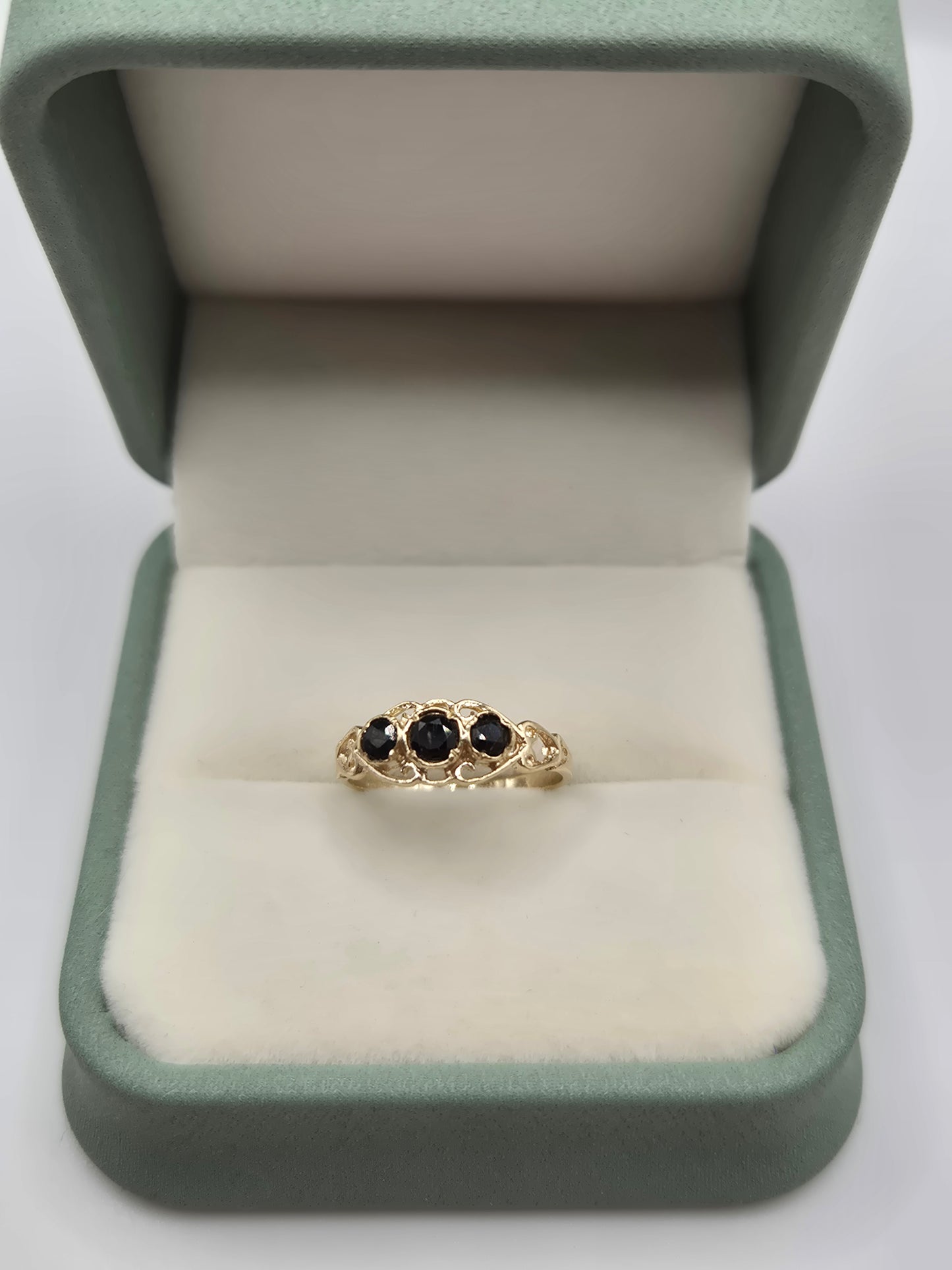 9ct gold sapphire ring