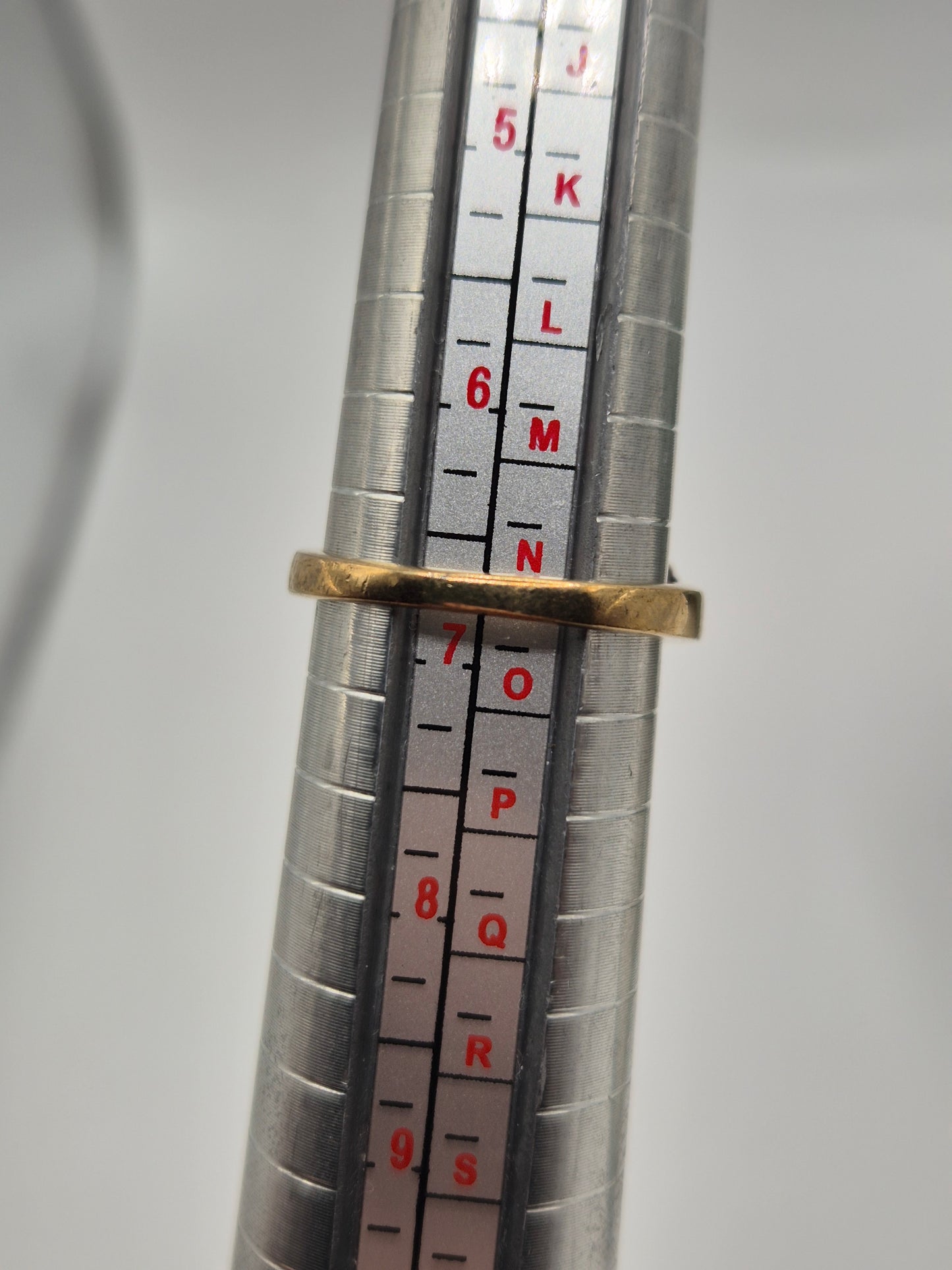 9ct gold tanzanite wishbone ring