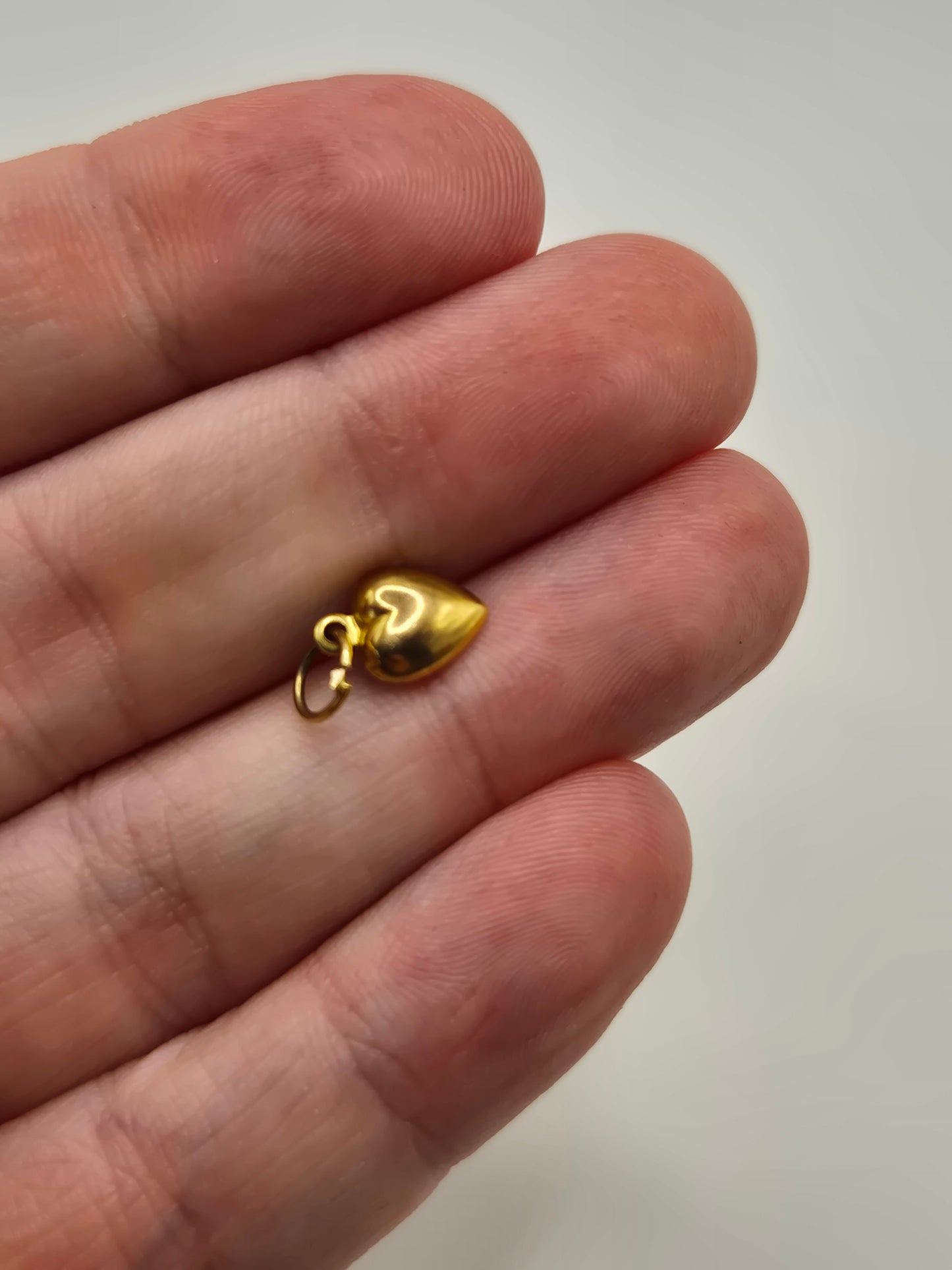 9ct gold puffed heart charm