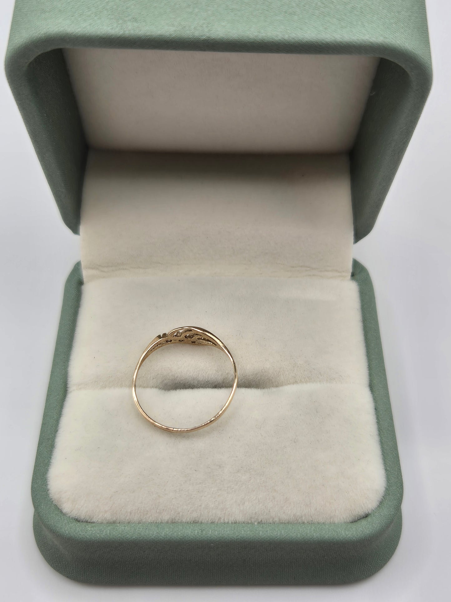 9ct gold diamond ring