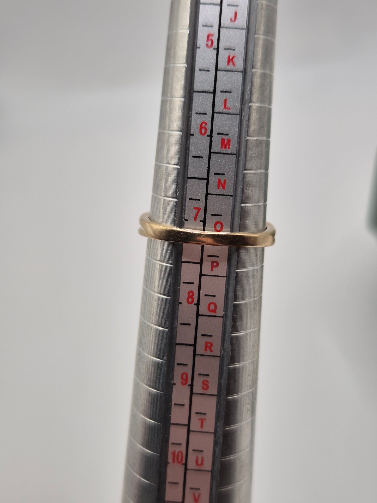 9ct gold zircon ring