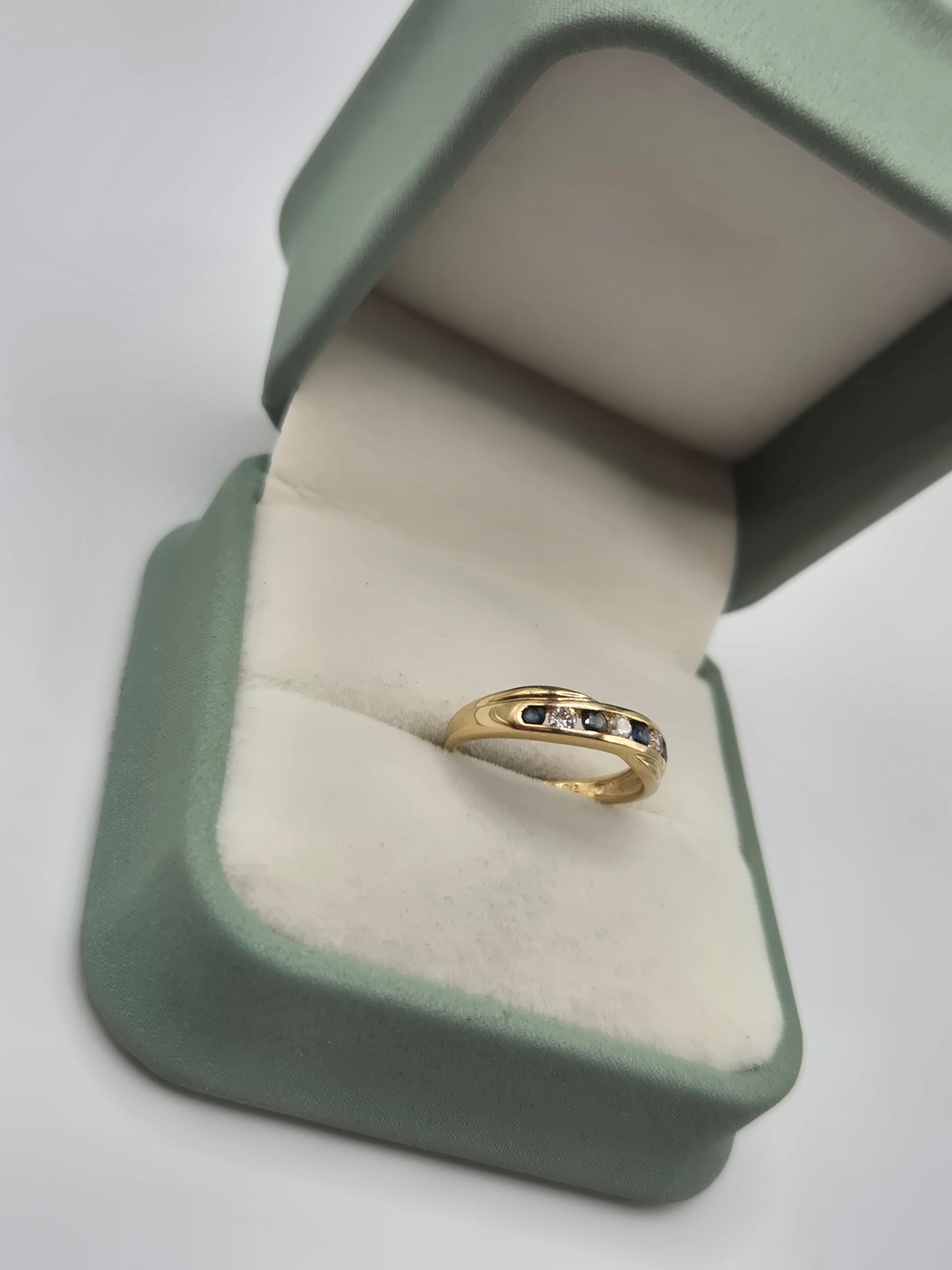 9ct gold sapphire and cz ring