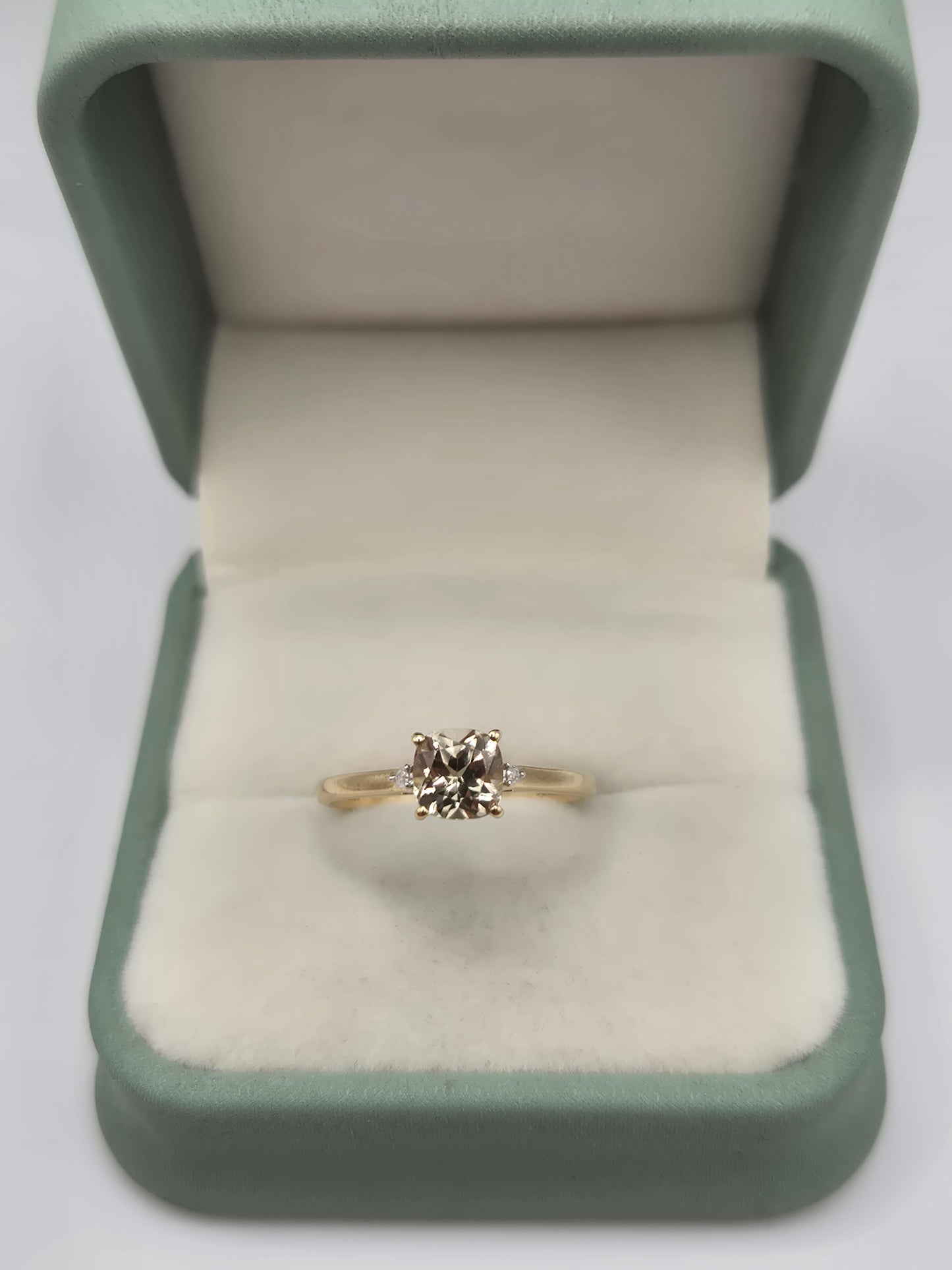 9ct gold quartz and diamond ring